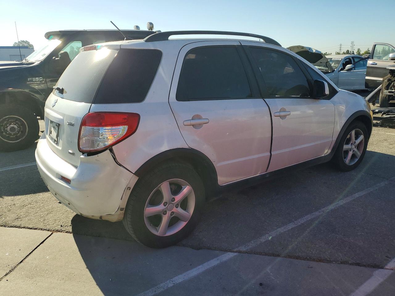 2008 Suzuki Sx4 Base White vin: JS2YB413185108452