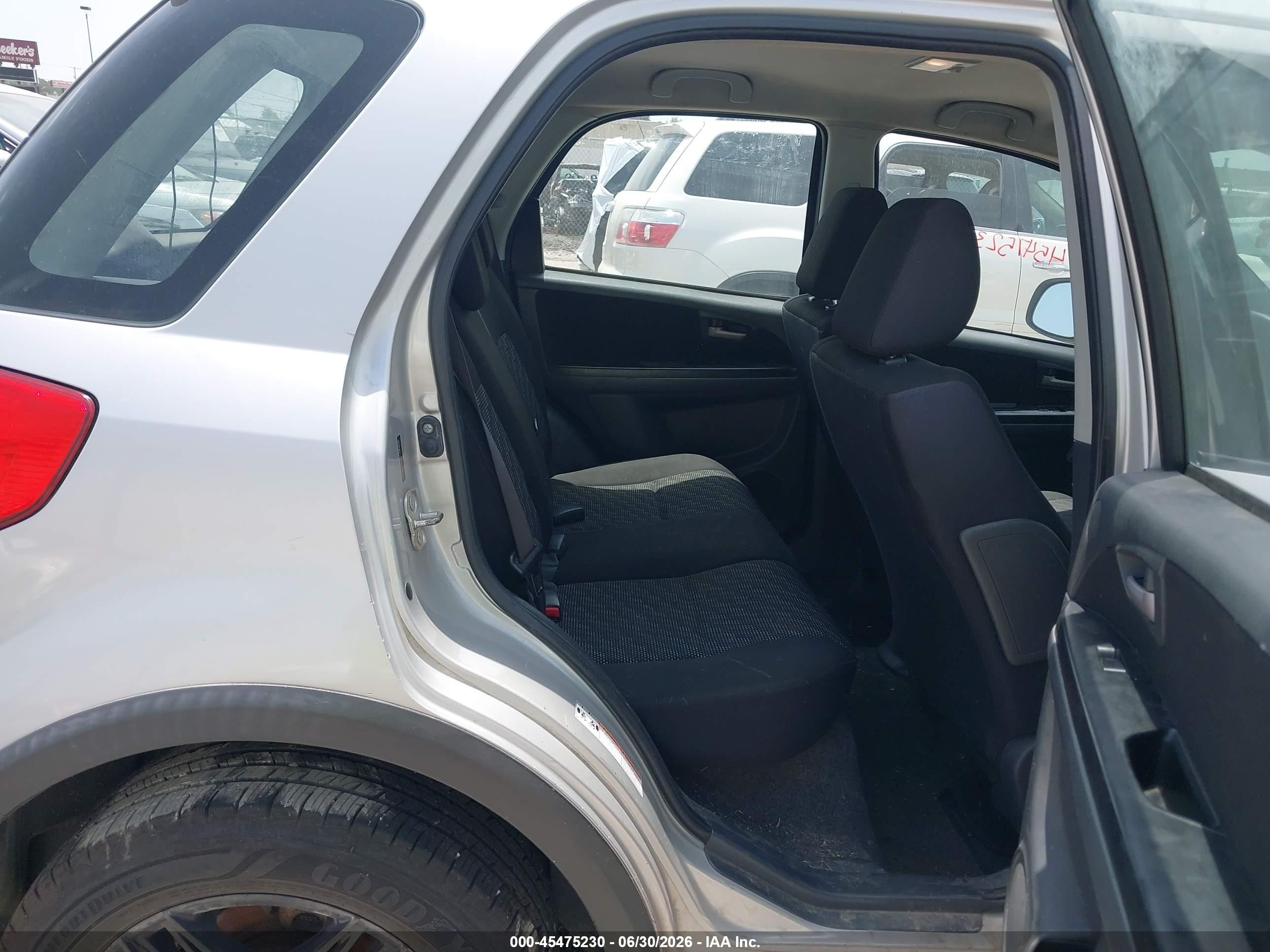 2008 Suzuki Sx4 Convenience/touring Silver vin: JS2YB417X85103267