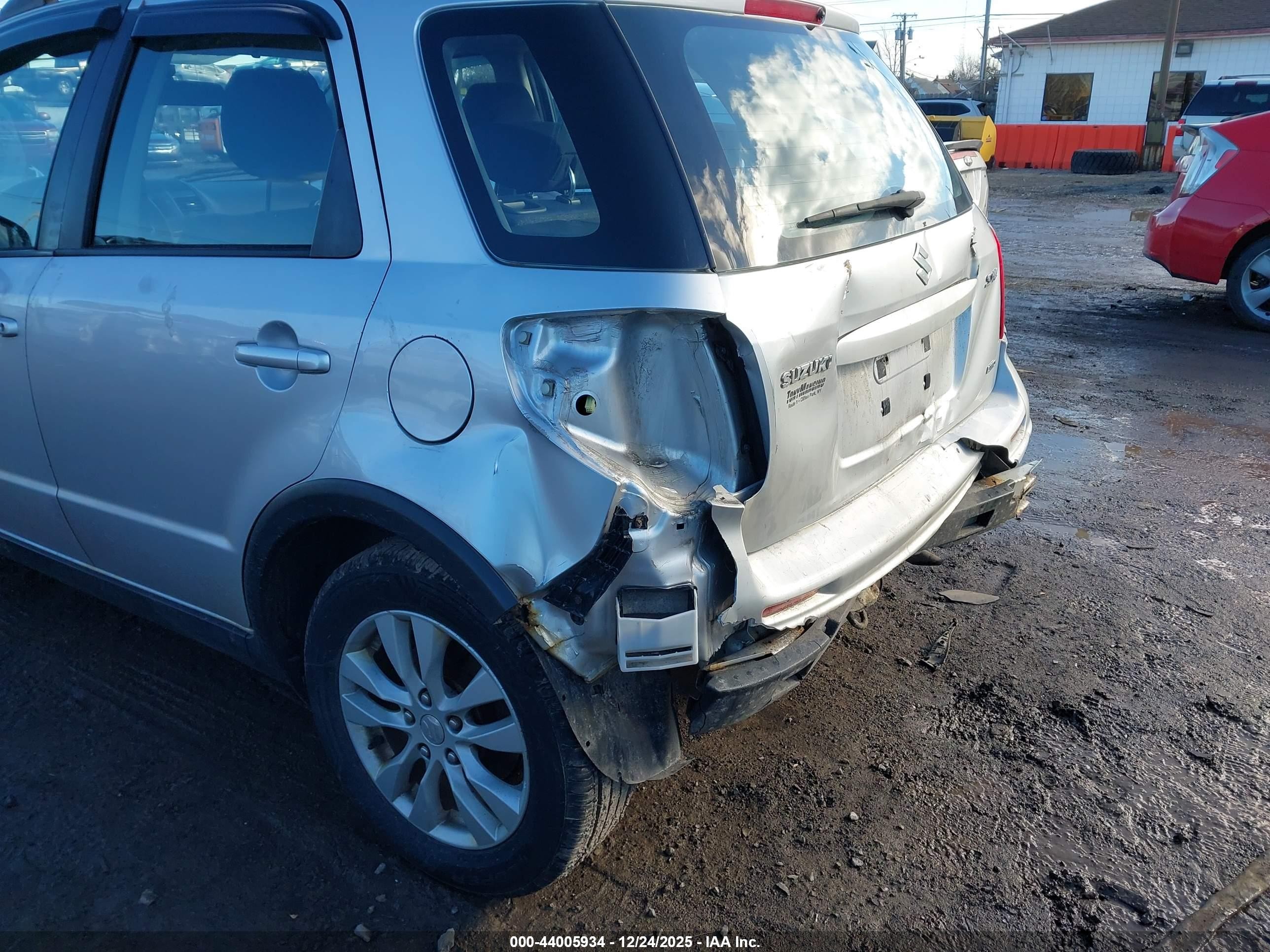 2013 Suzuki Sx4 Premium Silver vin: JS2YB5A30D6101339