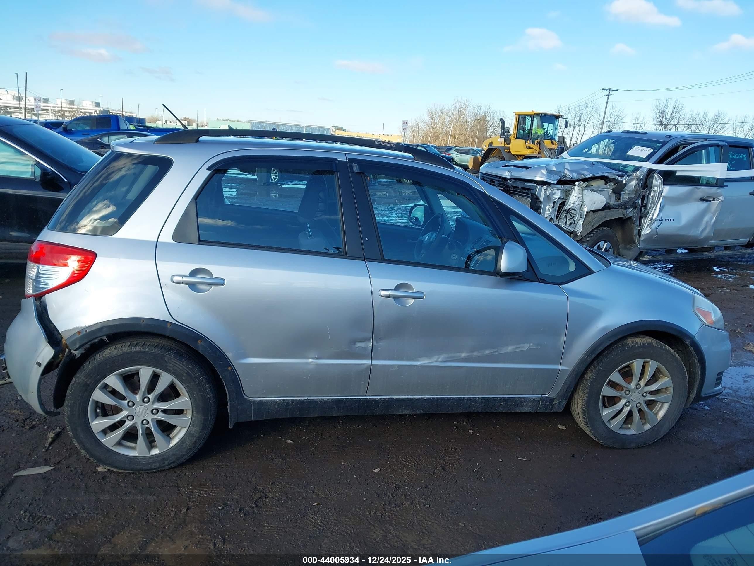 2013 Suzuki Sx4 Premium Silver vin: JS2YB5A30D6101339