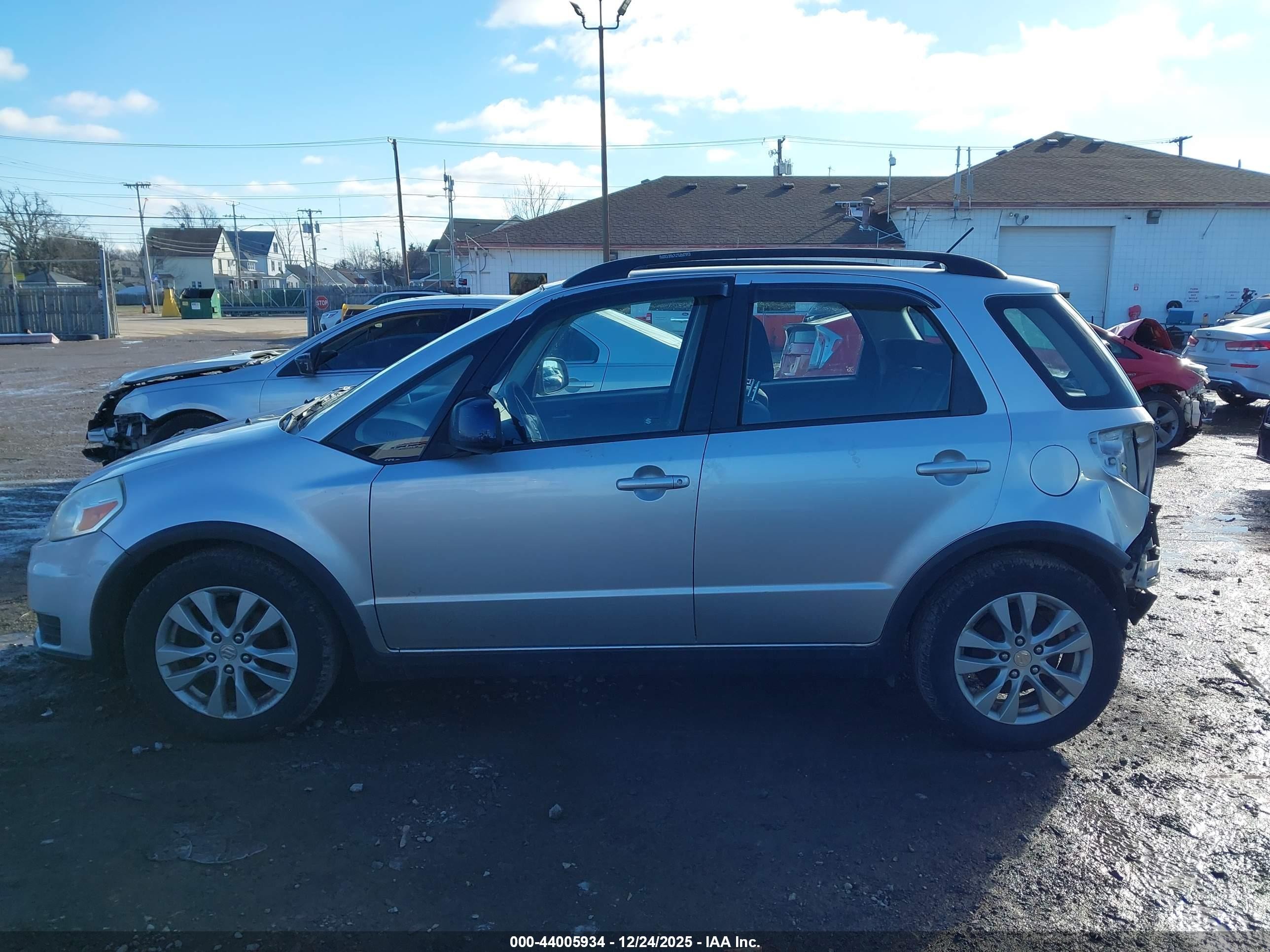 2013 Suzuki Sx4 Premium Silver vin: JS2YB5A30D6101339