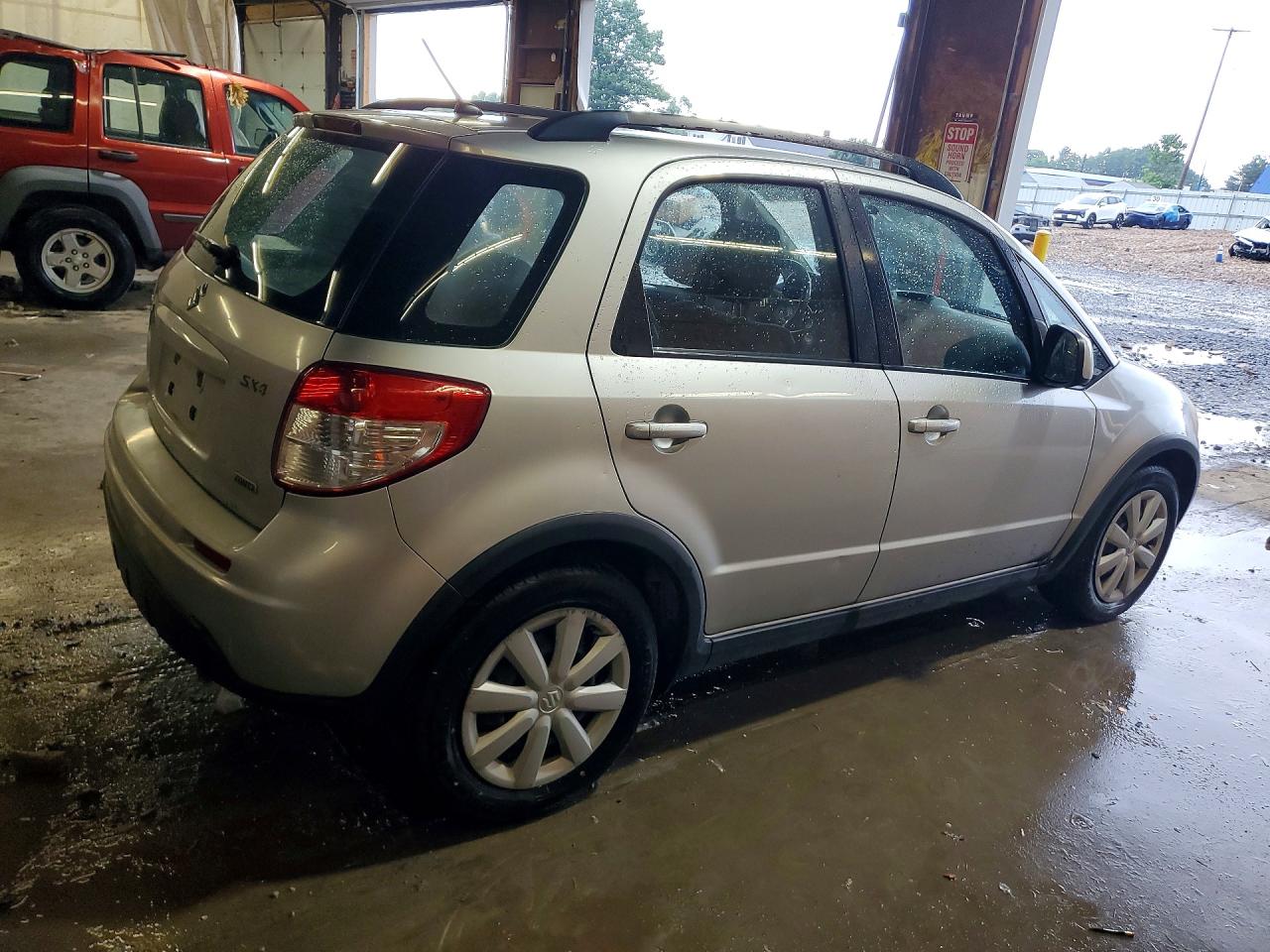 2010 Suzuki Sx4 Silver vin: JS2YB5A31A6301075