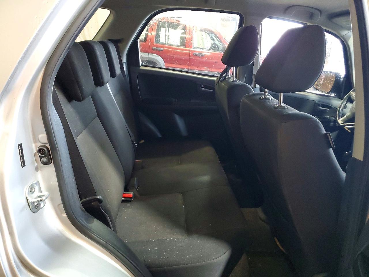 2010 Suzuki Sx4 Silver vin: JS2YB5A31A6301075