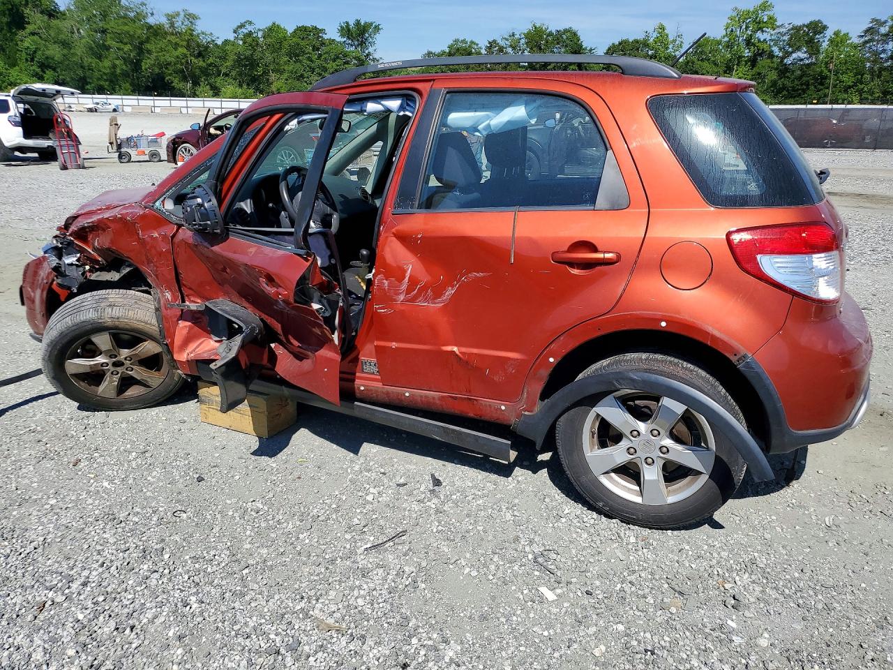 2011 Suzuki Sx4 Red vin: JS2YB5A31B6304947