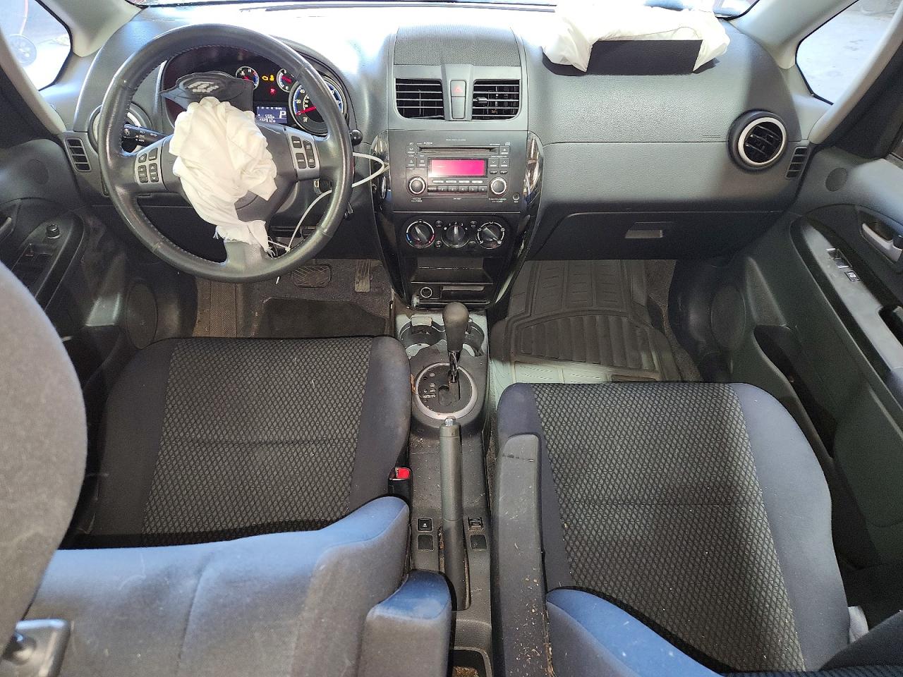 2013 Suzuki Sx4 Red vin: JS2YB5A31D6100734