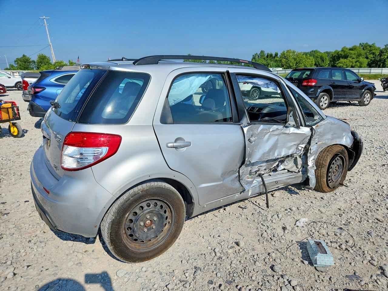 2011 Suzuki Sx4 Silver vin: JS2YB5A39B6301651