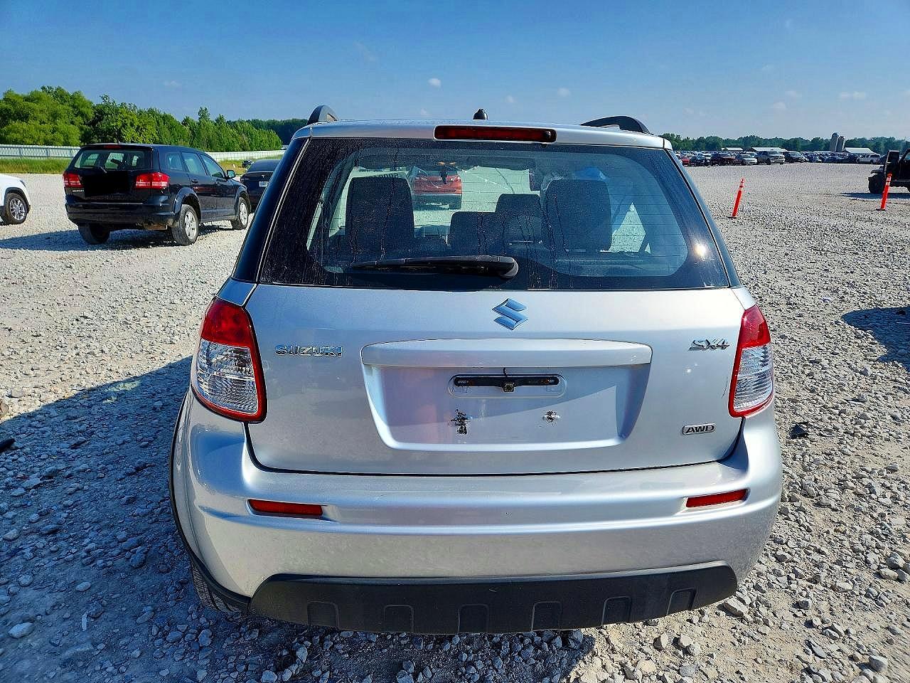 2011 Suzuki Sx4 Silver vin: JS2YB5A39B6301651