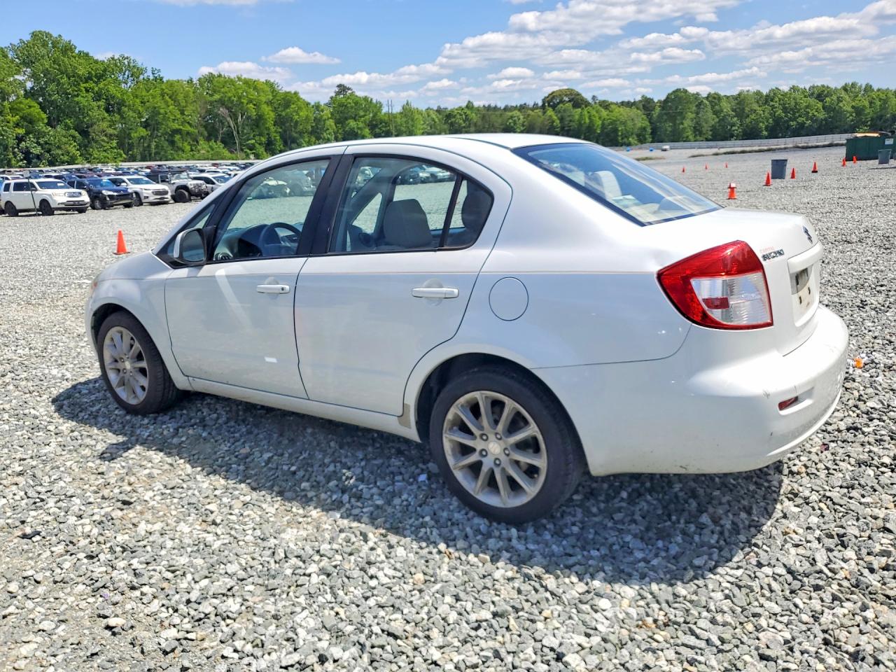 2011 Suzuki Sx4 Le White vin: JS2YC5A23B6304436