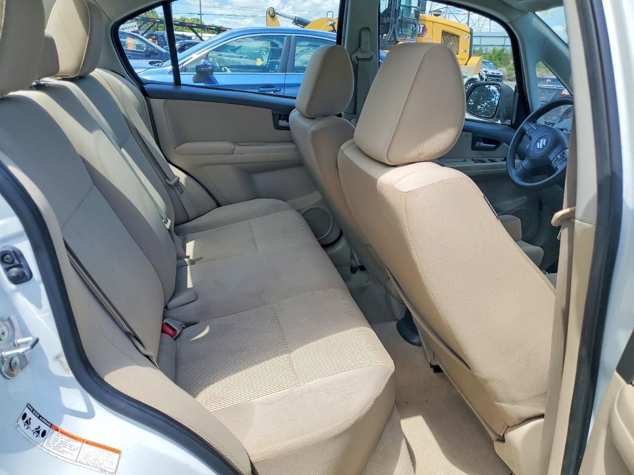 2011 Suzuki Sx4 Le White vin: JS2YC5A23B6304436