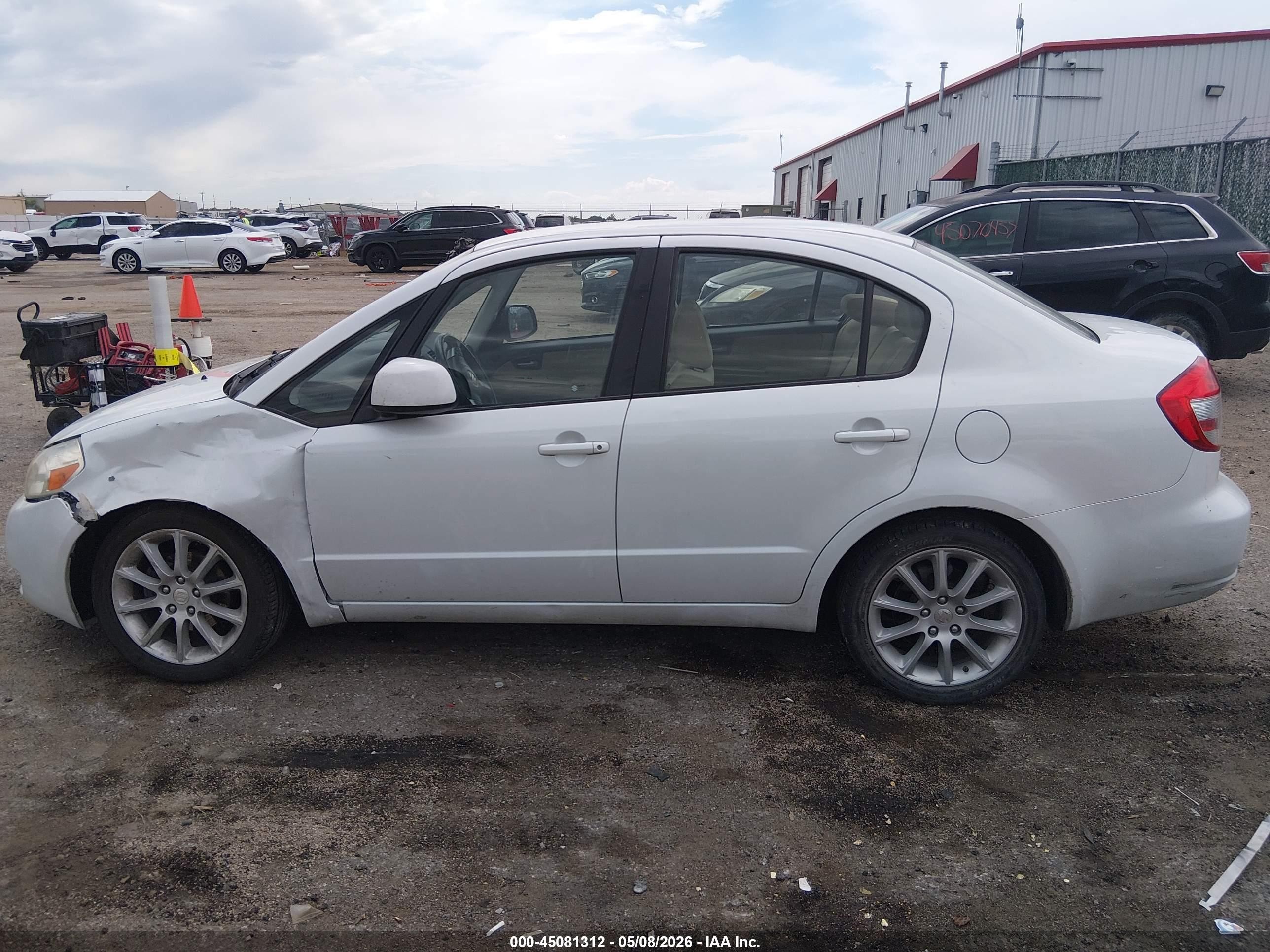 2011 Suzuki Sx4 Le/le Anniversary Edition White vin: JS2YC5A28B6302925