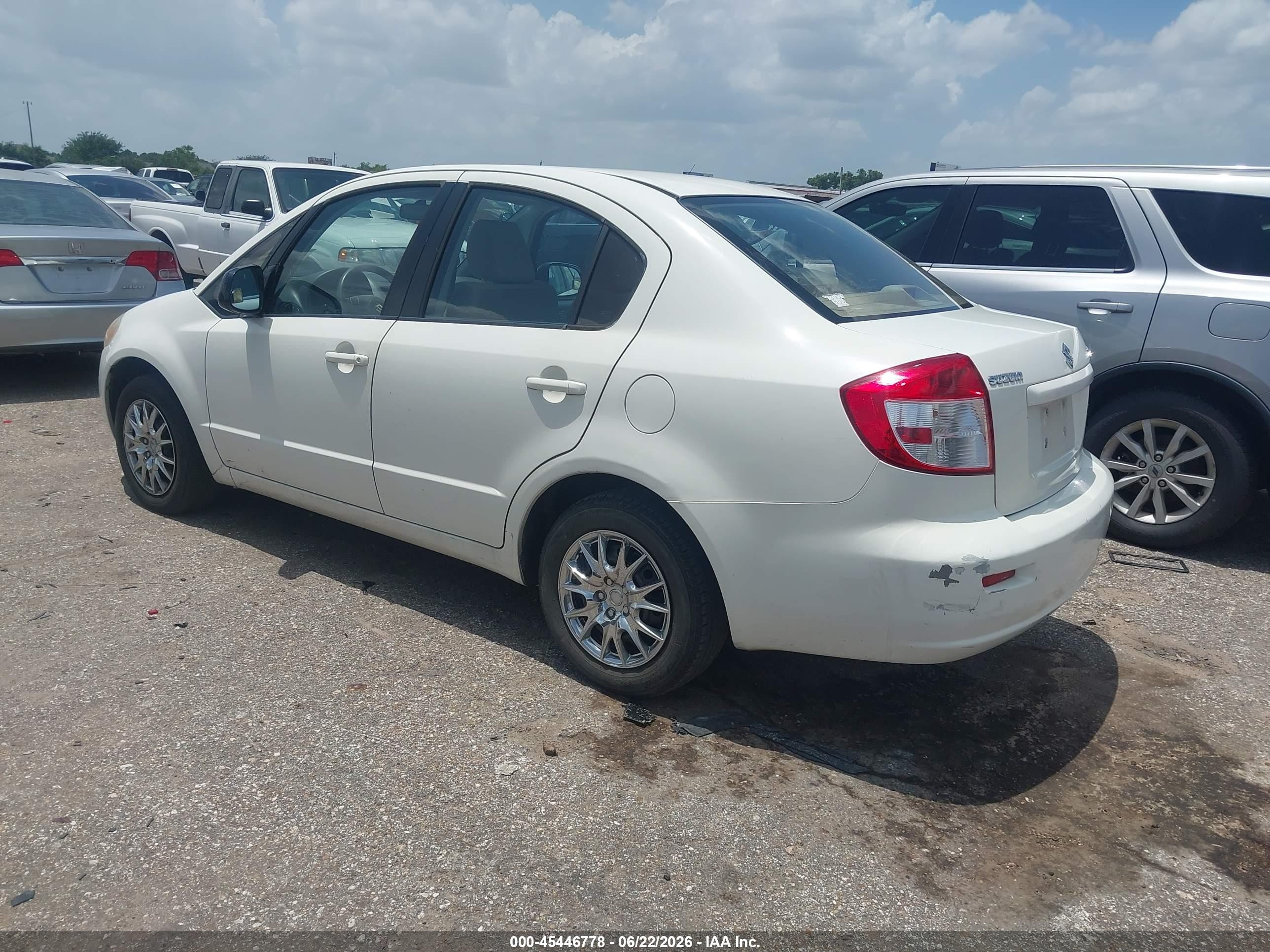 2011 Suzuki Sx4 Le/le Anniversary Edition White vin: JS2YC5A2XB6302330