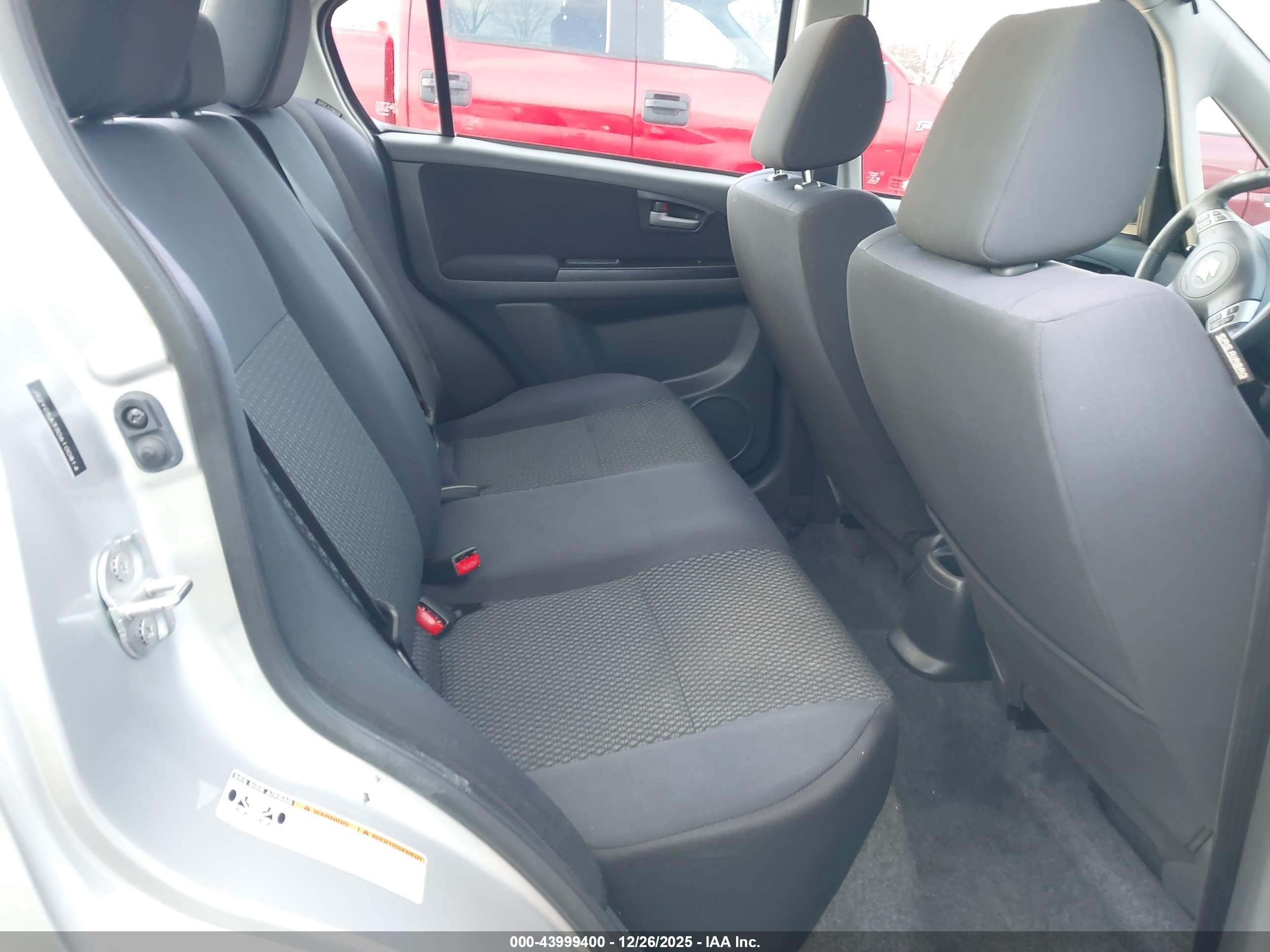 2013 Suzuki Sx4 Le/le Popular Silver vin: JS2YC5A33D6100814
