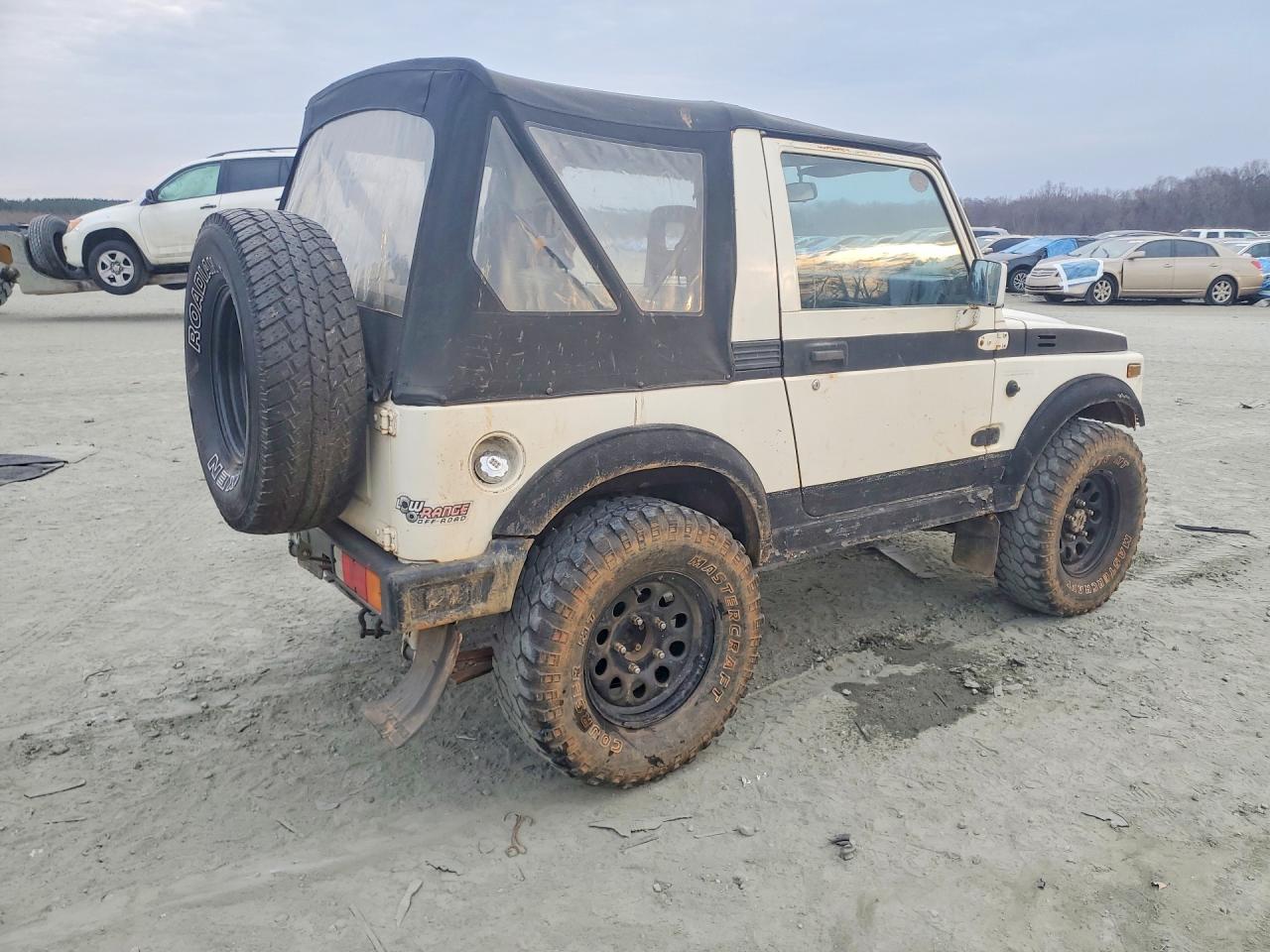 1986 Suzuki Samurai White vin: JS3JC51C8G4125415