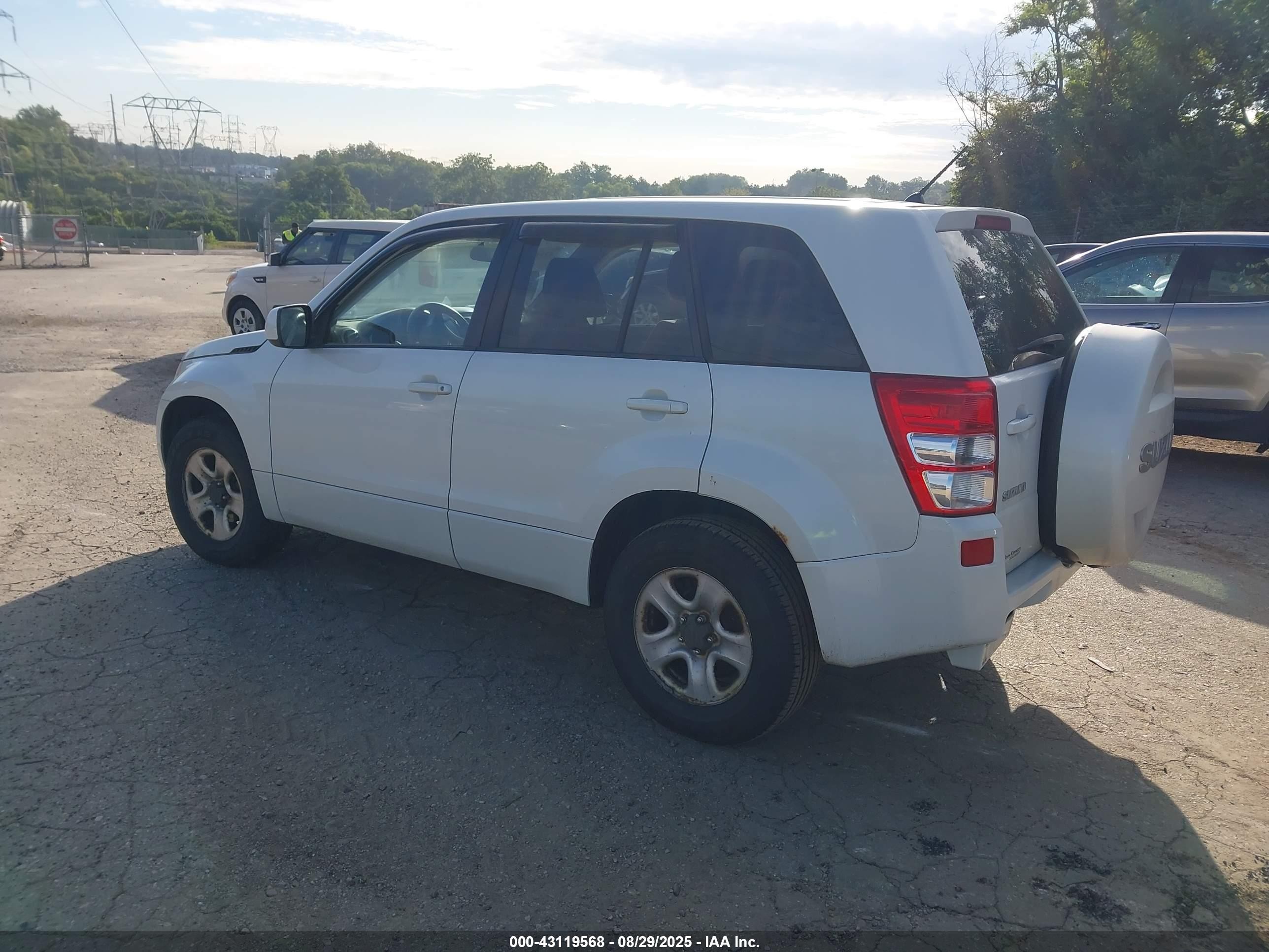 2010 Suzuki Grand Vitara Premium White vin: JS3TD0D21A4110094