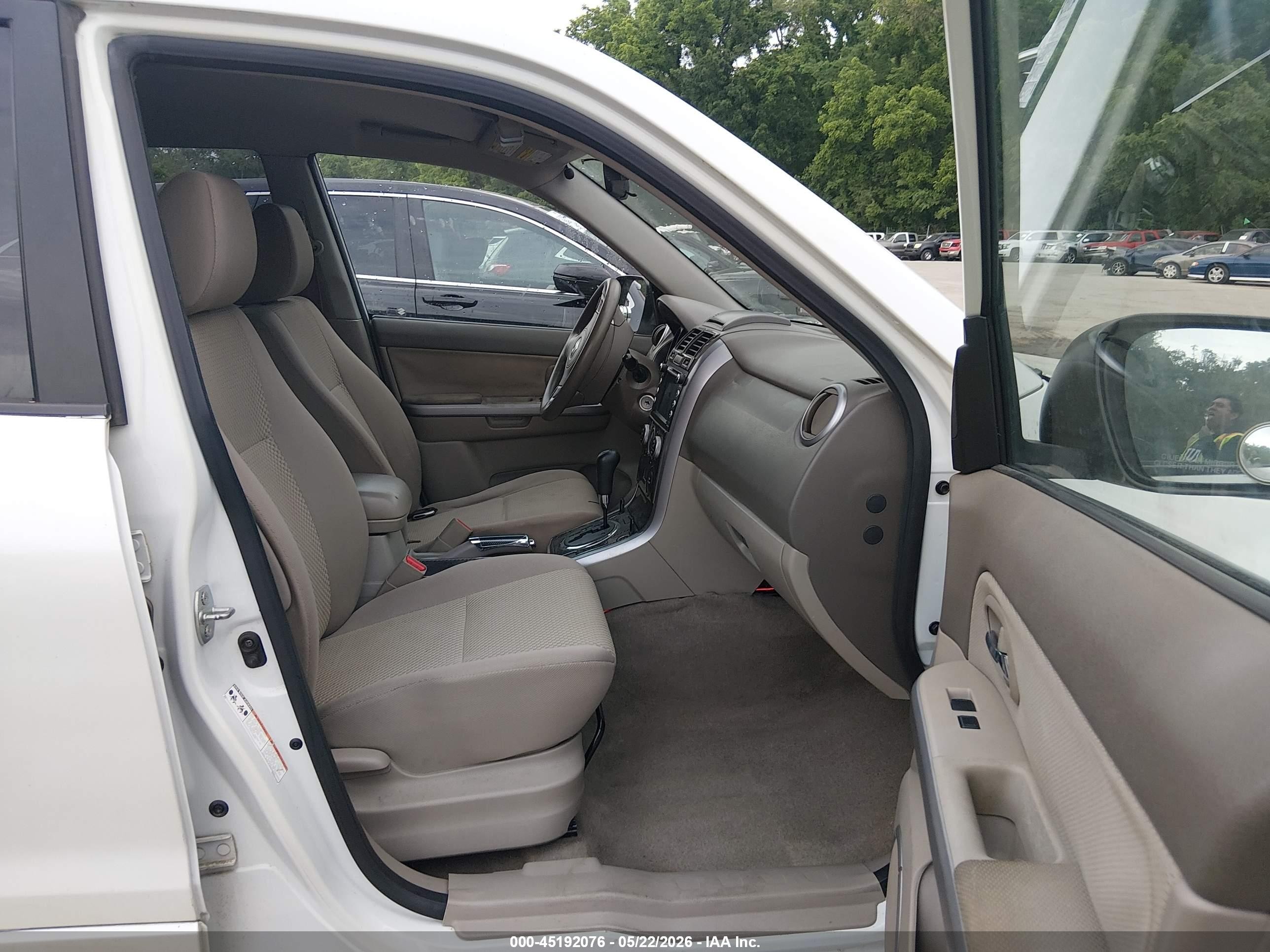 2010 Suzuki Grand Vitara Premium White vin: JS3TD0D23A4102529