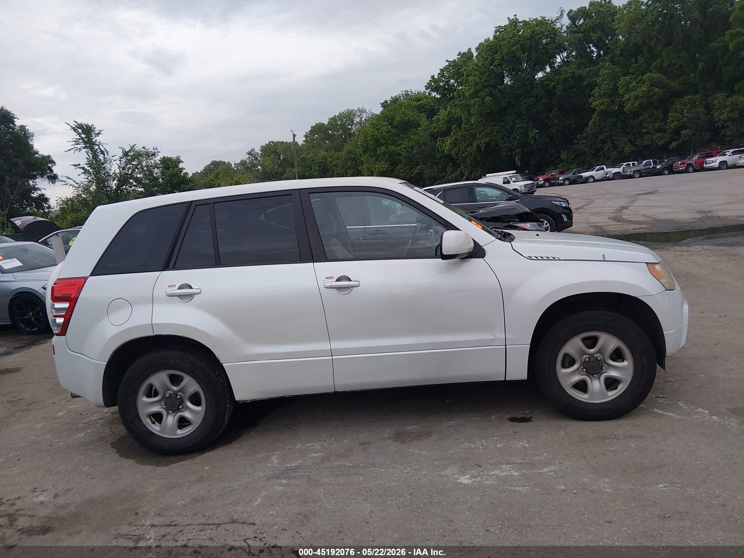 2010 Suzuki Grand Vitara Premium White vin: JS3TD0D23A4102529