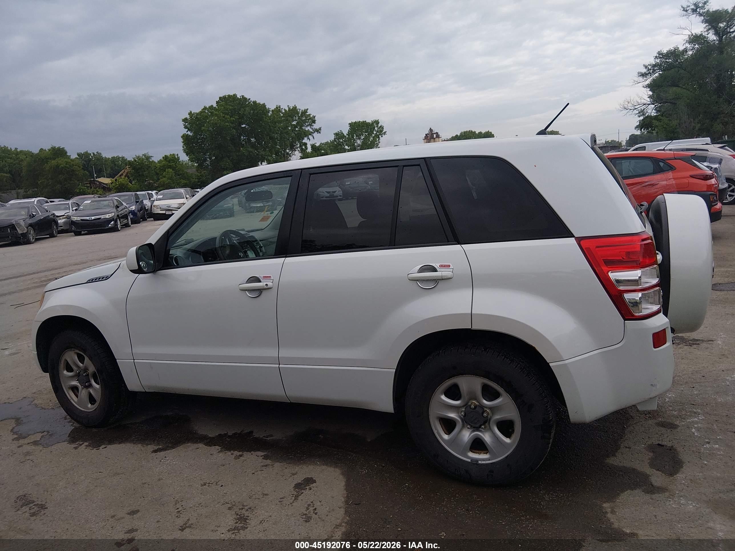 2010 Suzuki Grand Vitara Premium White vin: JS3TD0D23A4102529
