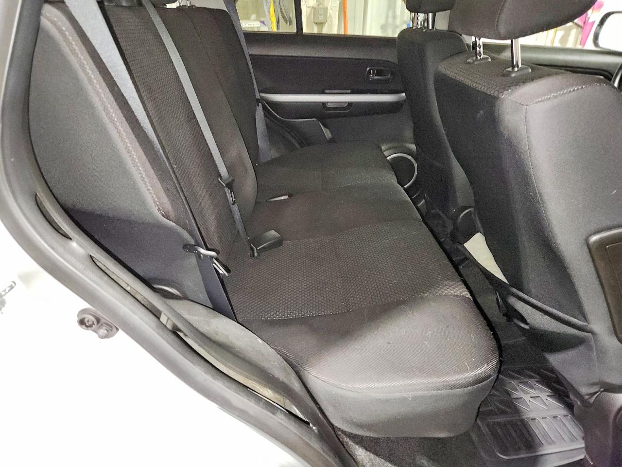 2012 Suzuki Grand Vitara Premium Silver vin: JS3TD0D25C4101143