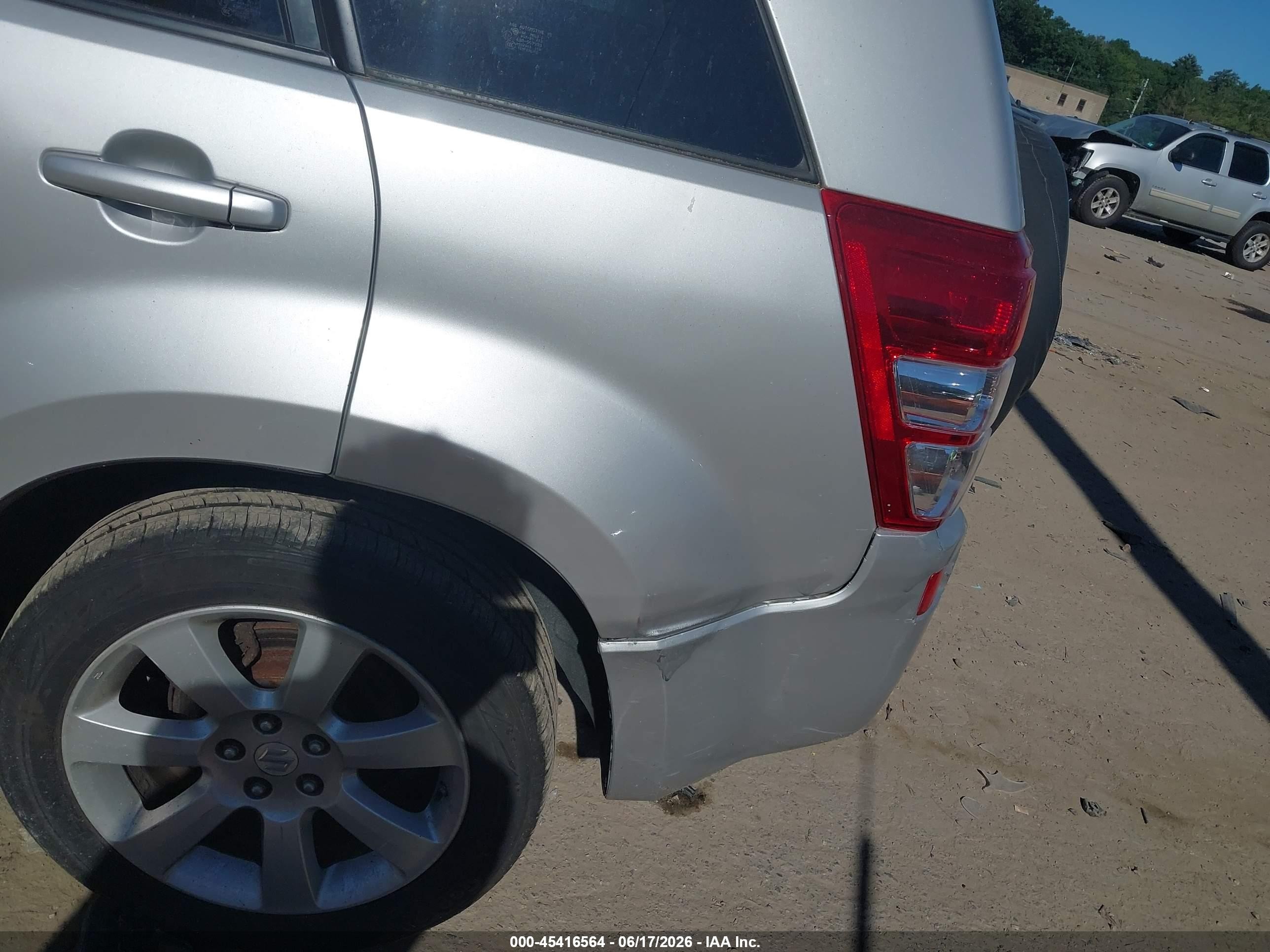 2012 Suzuki Grand Vitara Limited Silver vin: JS3TD0D71C4100003