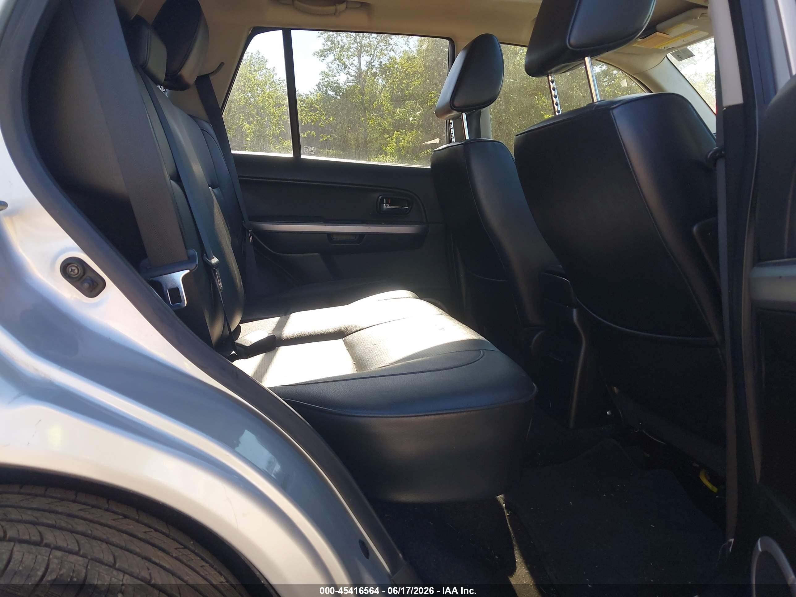 2012 Suzuki Grand Vitara Limited Silver vin: JS3TD0D71C4100003