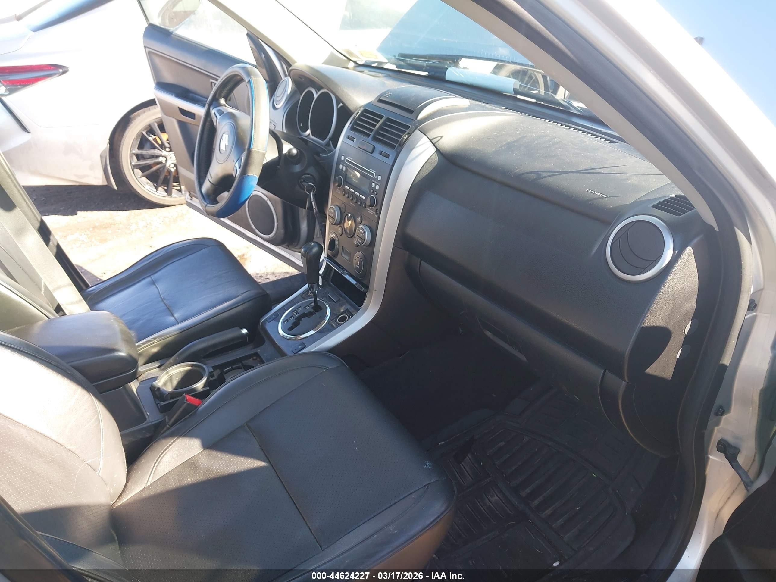 2012 Suzuki Grand Vitara Limited Silver vin: JS3TD0D71C4100146