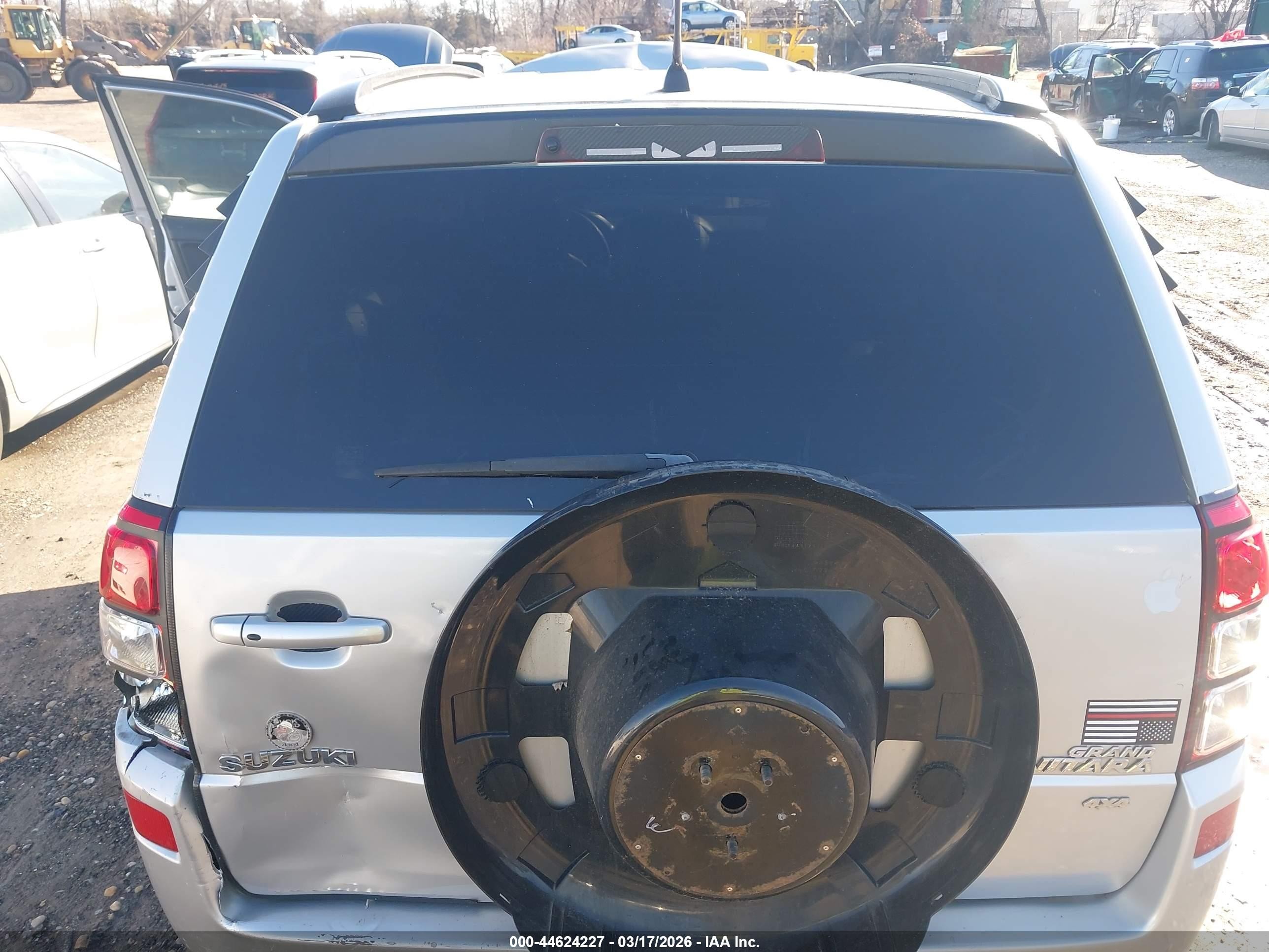 2012 Suzuki Grand Vitara Limited Silver vin: JS3TD0D71C4100146