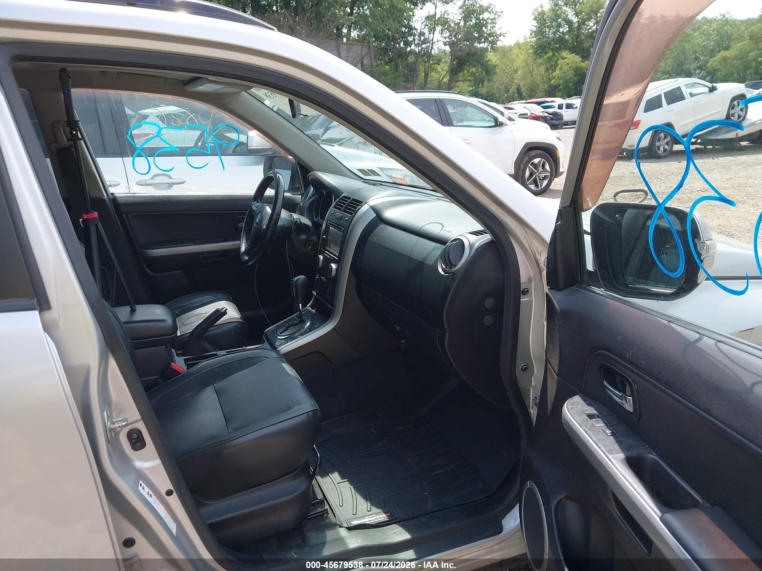 2013 Suzuki Grand Vitara Limited Silver vin: JS3TD0D78D4100369