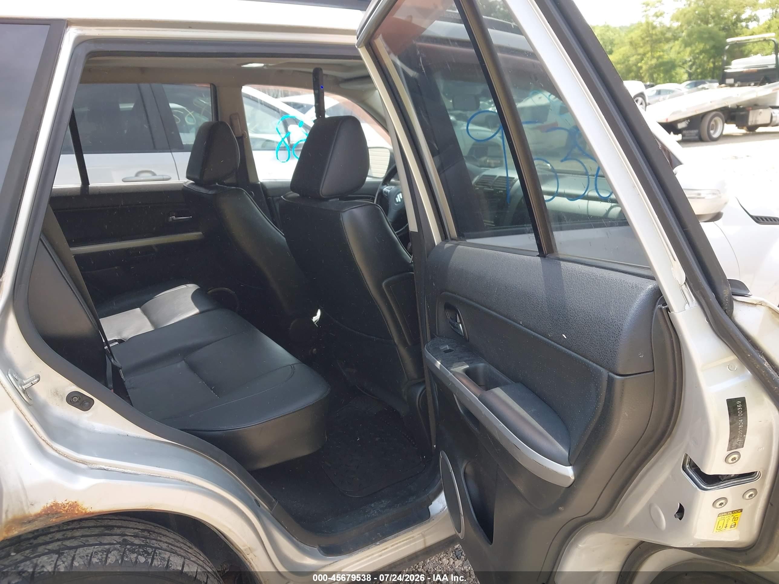 2013 Suzuki Grand Vitara Limited Silver vin: JS3TD0D78D4100369