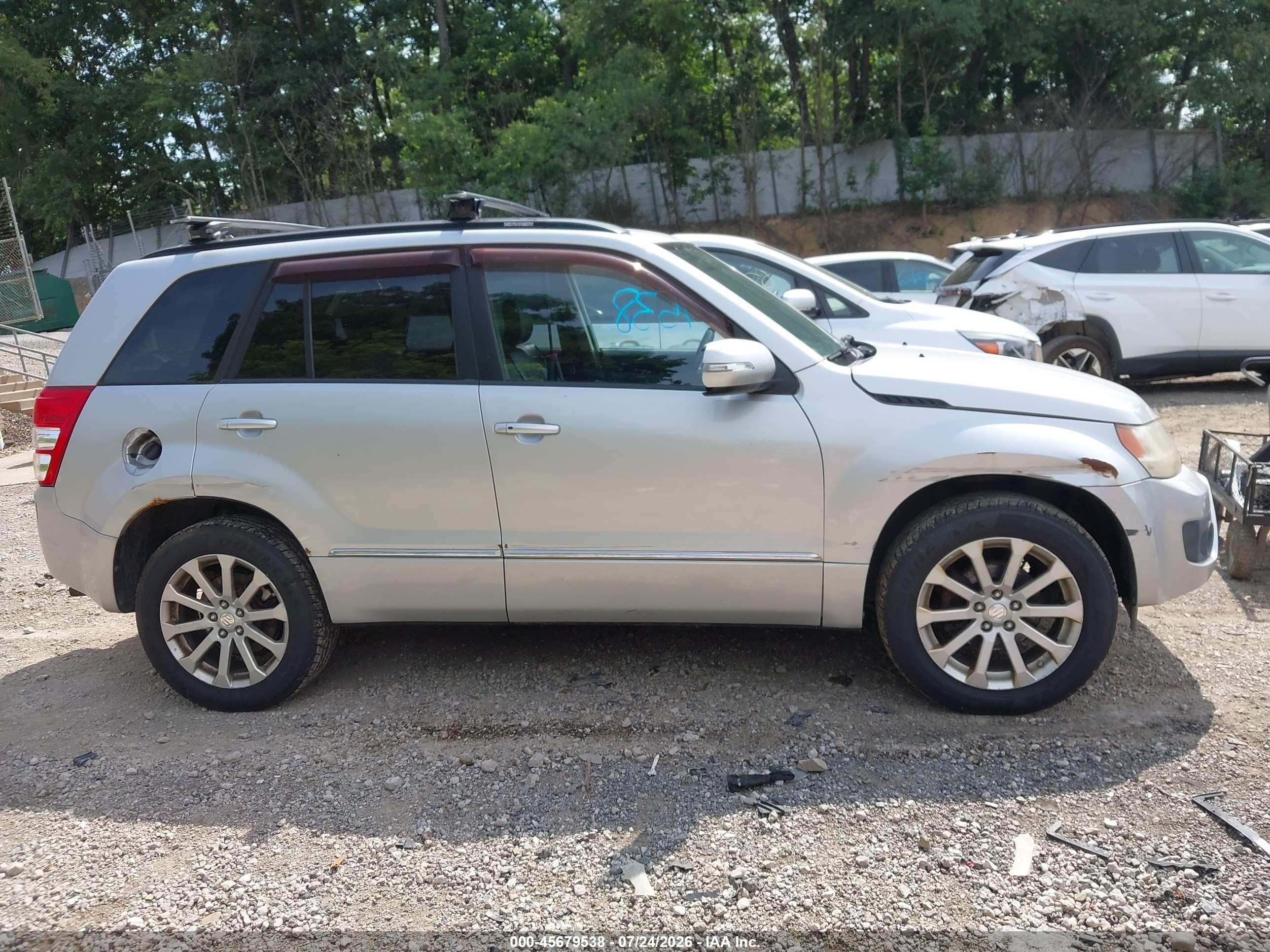 2013 Suzuki Grand Vitara Limited Silver vin: JS3TD0D78D4100369