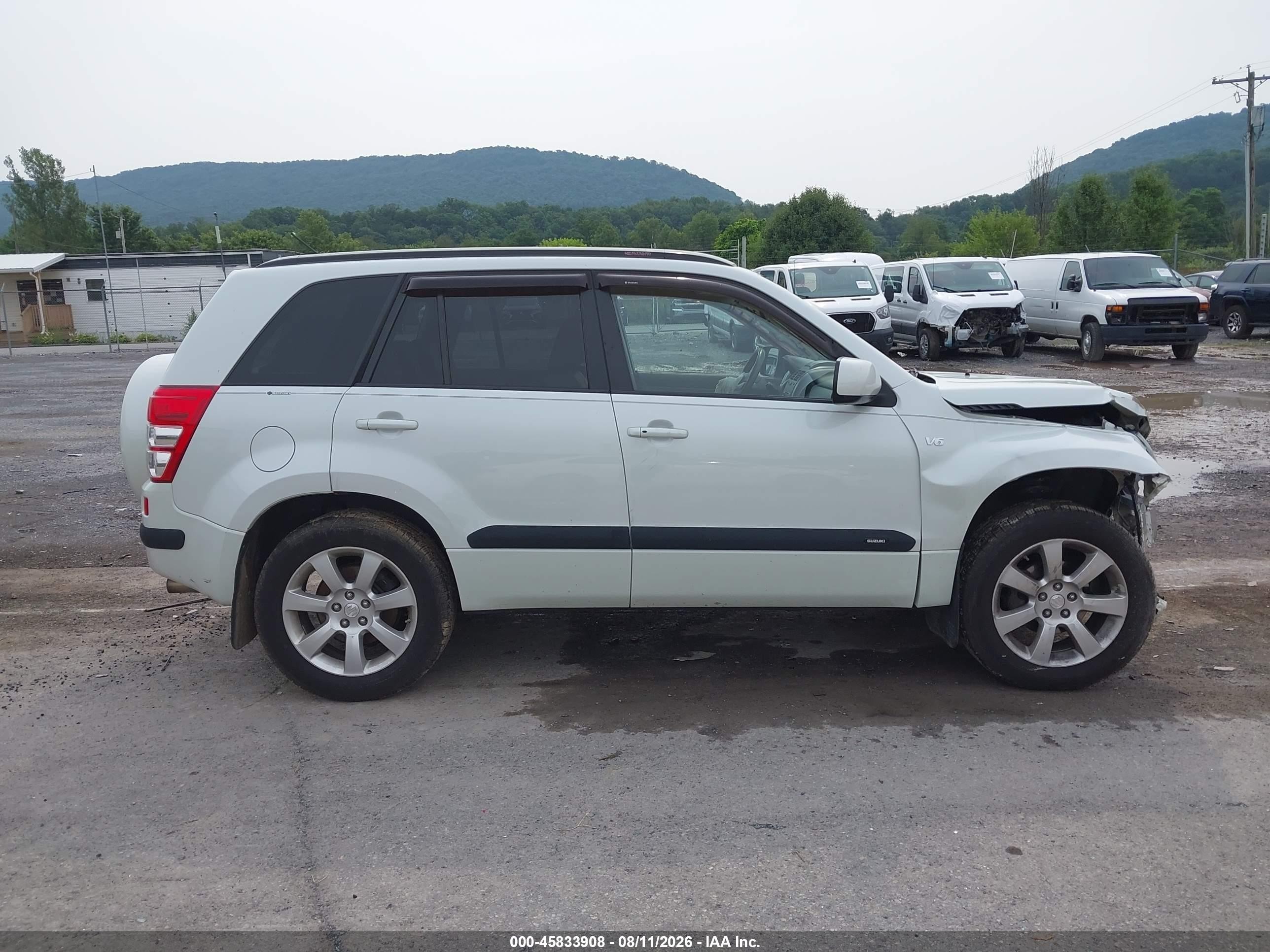 2010 Suzuki Grand Vitara Limited V6 White vin: JS3TD1D94A4100047