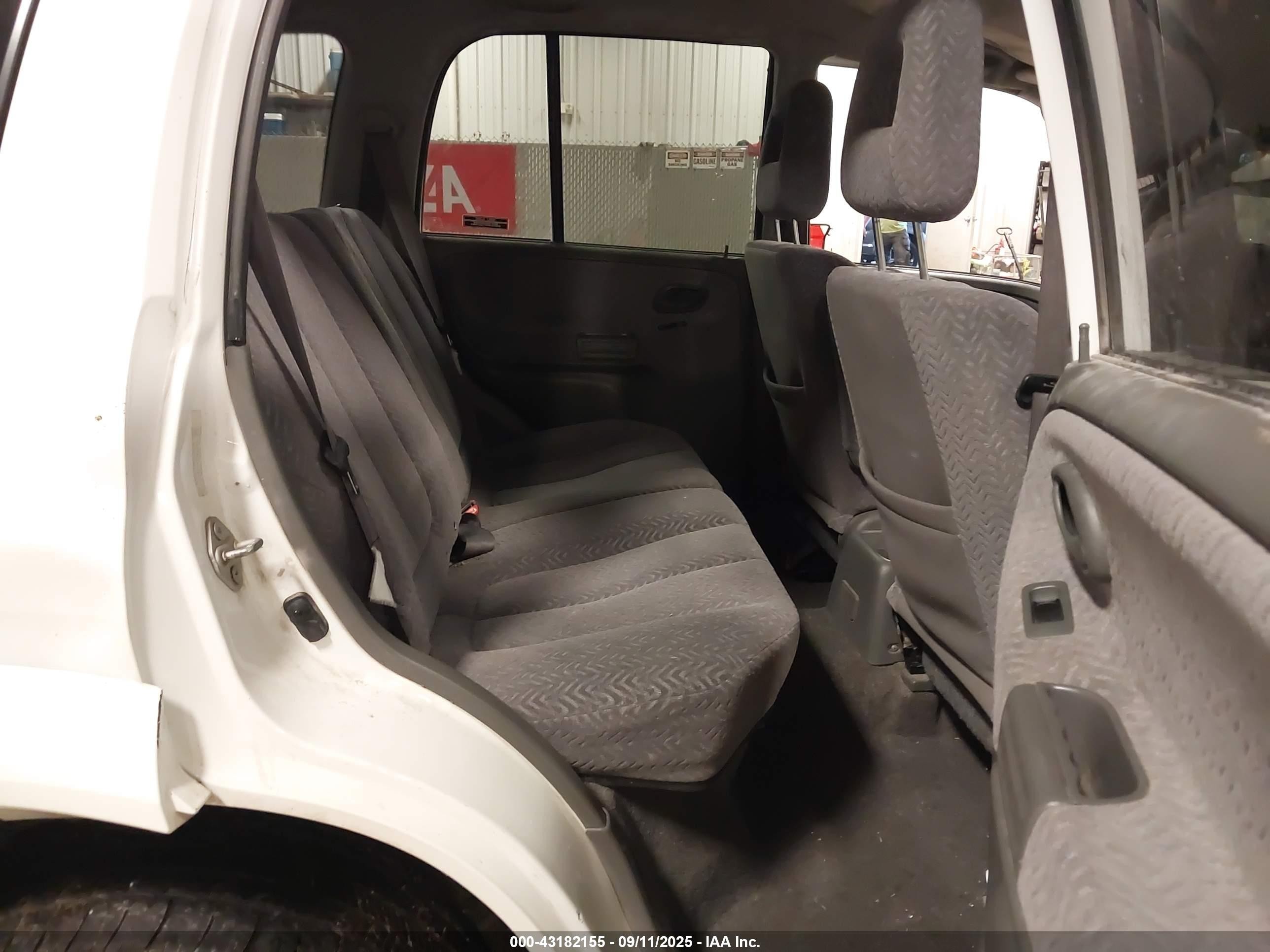 2002 Suzuki Grand Vitara Jlx/limited White vin: JS3TD62V124155120