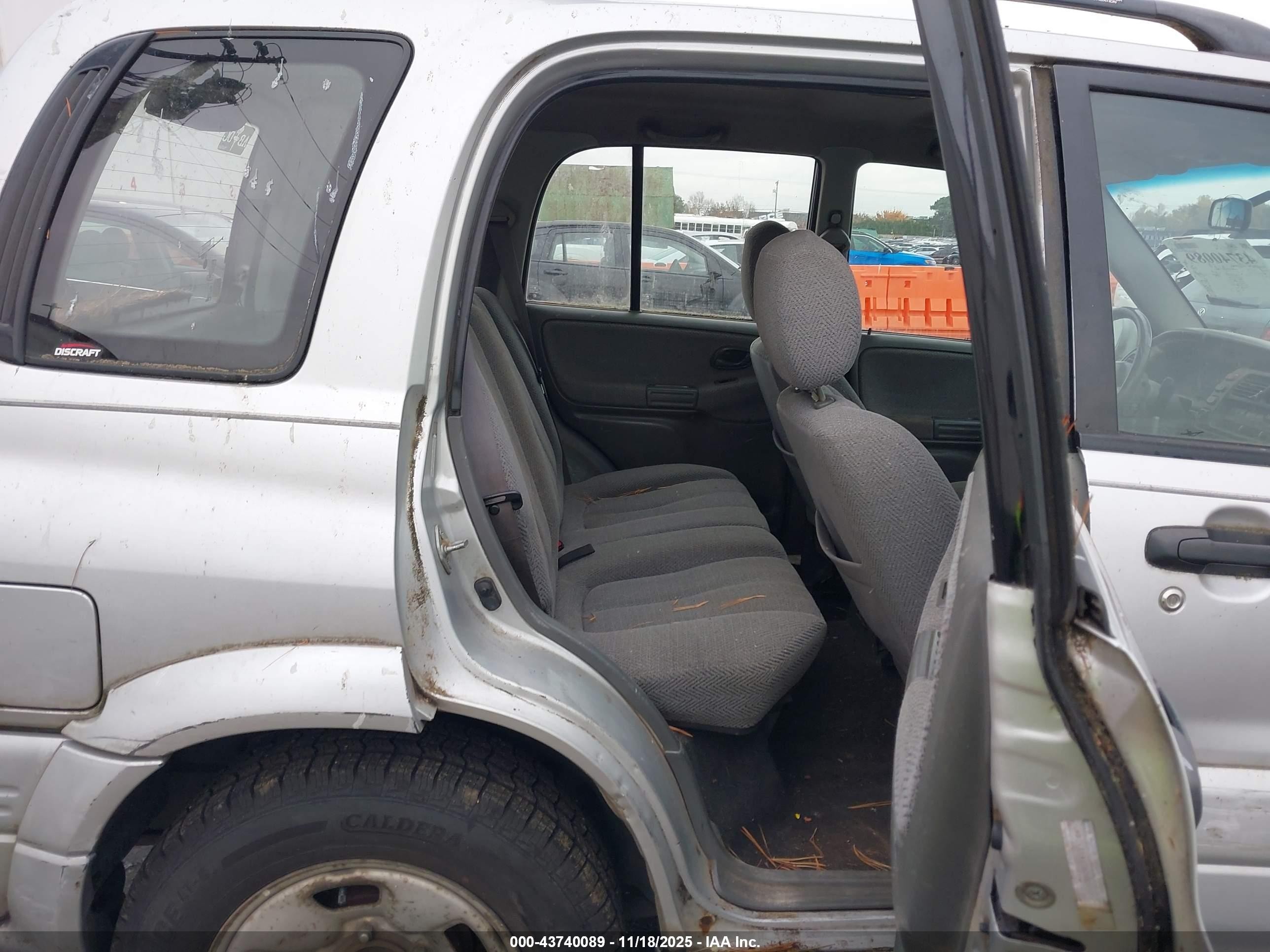 2000 Suzuki Grand Vitara Jlx/jlx+/limited Silver vin: JS3TD62V2Y4125746