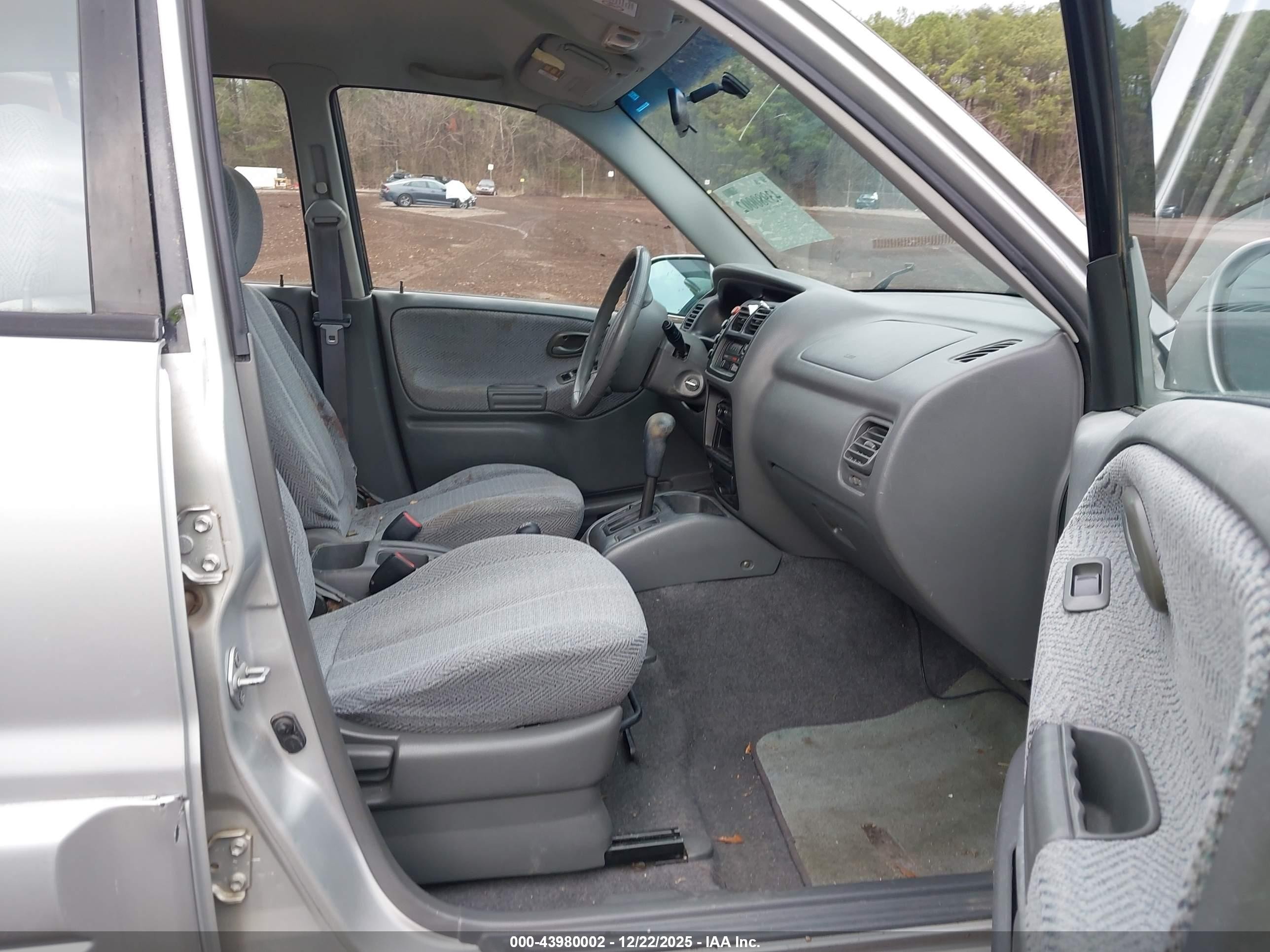 1999 Suzuki Grand Vitara Jlx/jlx+ Silver vin: JS3TD62V5X4102606