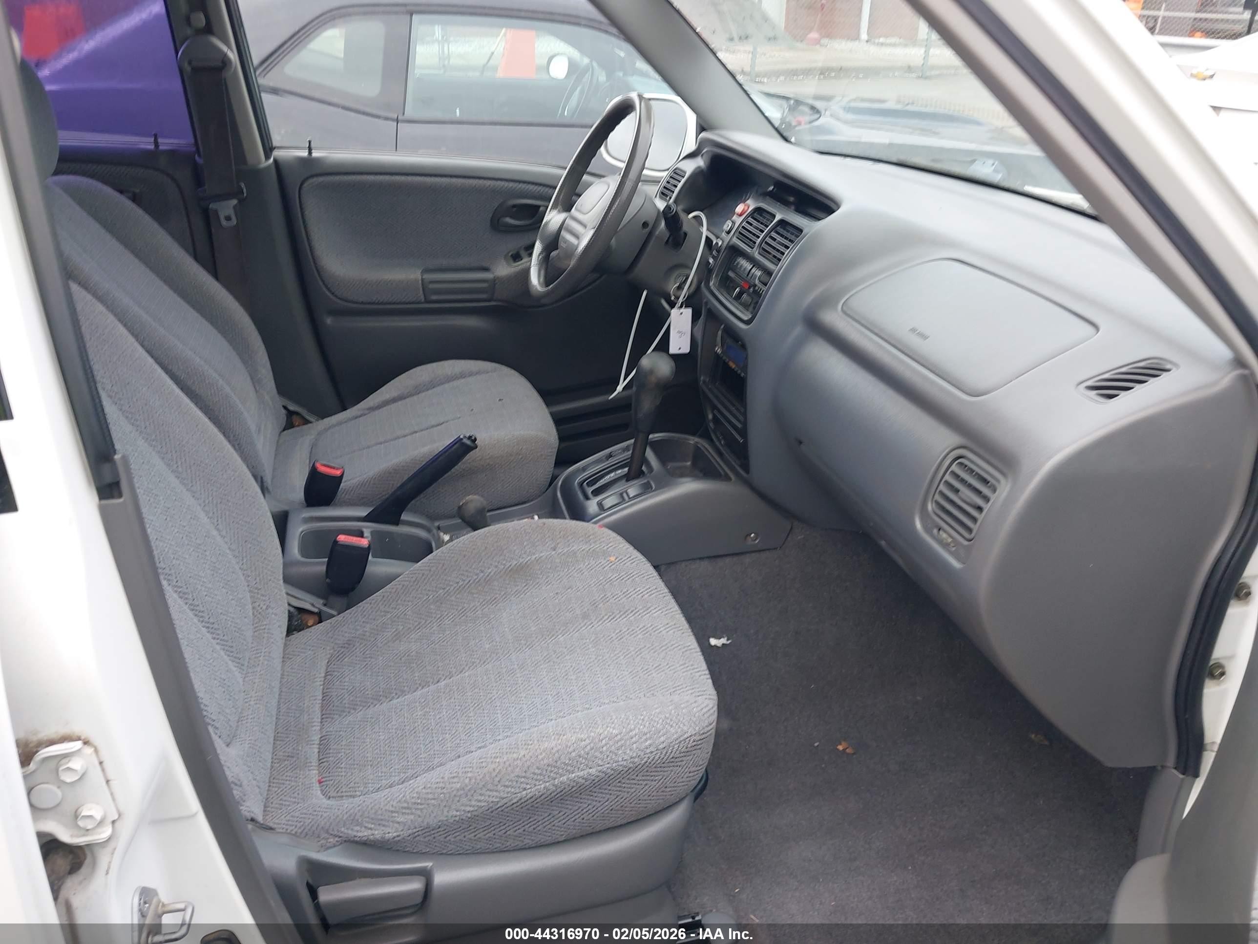 1999 Suzuki Grand Vitara Jlx/jlx+ White vin: JS3TD62VXX4120292