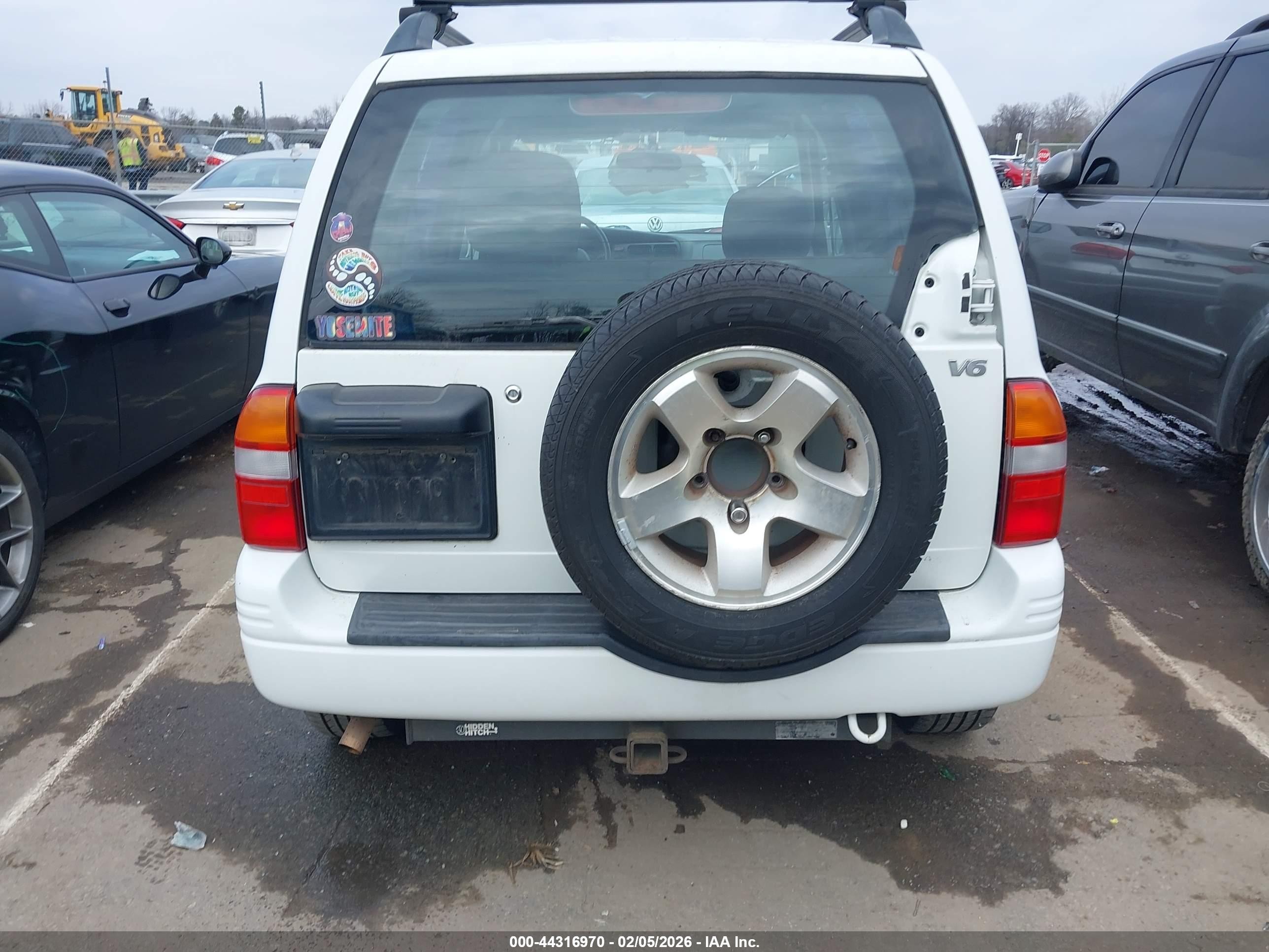 1999 Suzuki Grand Vitara Jlx/jlx+ White vin: JS3TD62VXX4120292