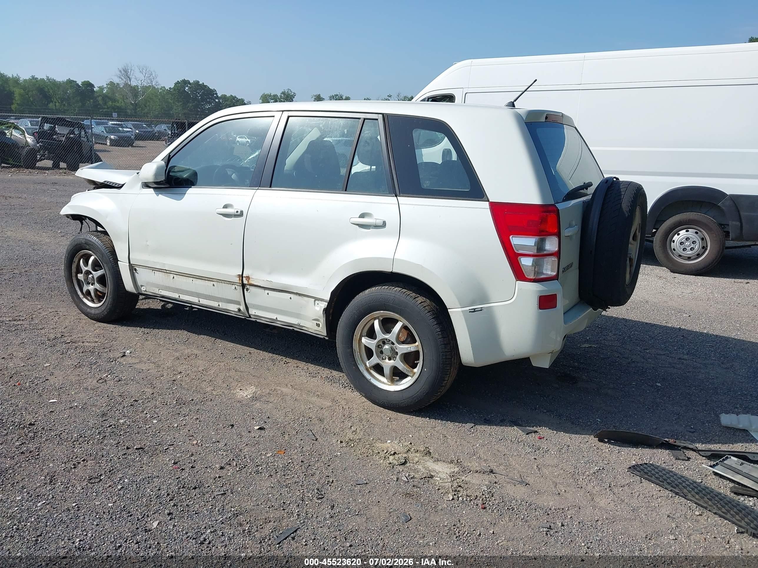 2007 Suzuki Grand Vitara   White vin: JS3TD941474202045