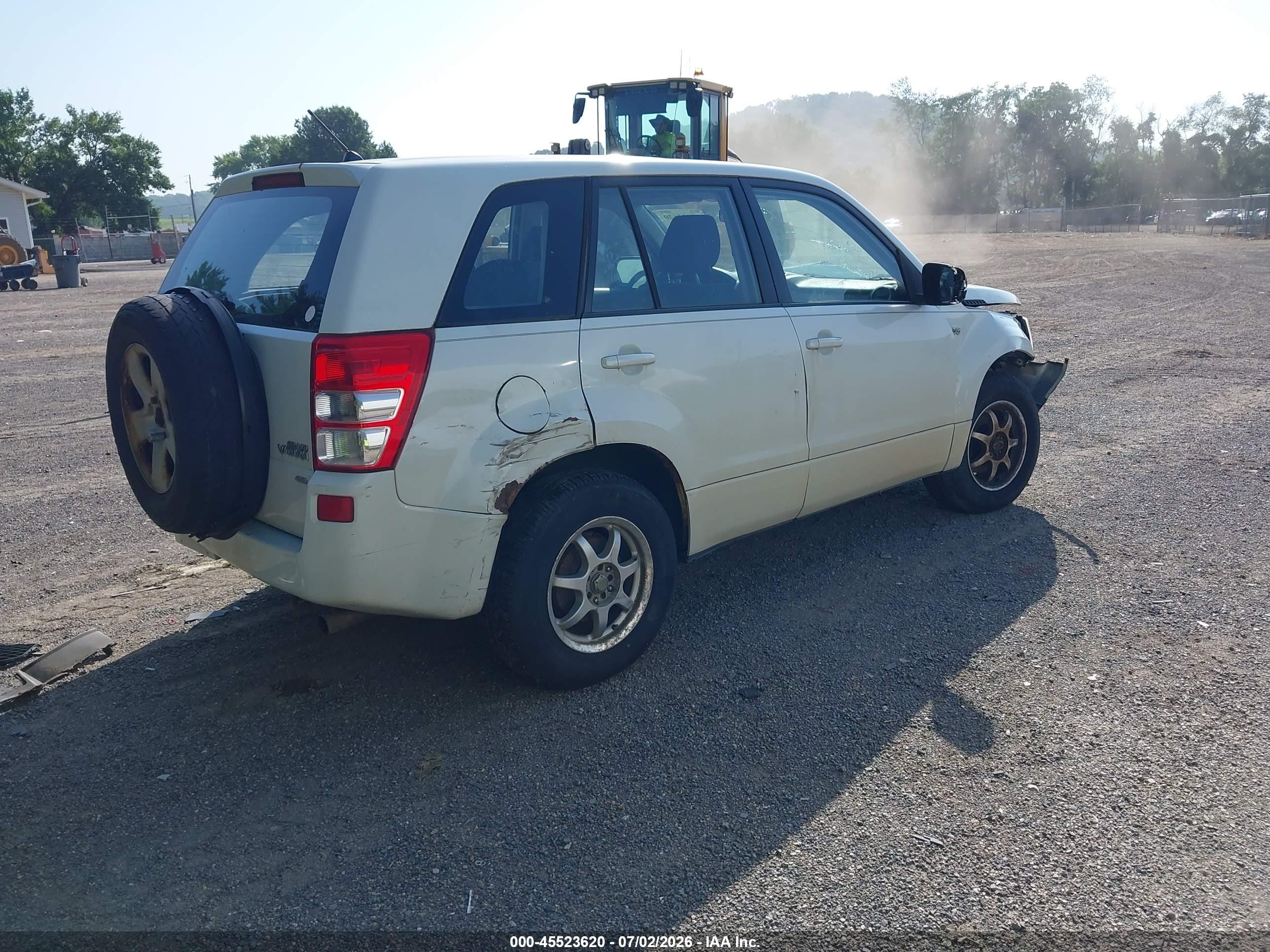 2007 Suzuki Grand Vitara   White vin: JS3TD941474202045