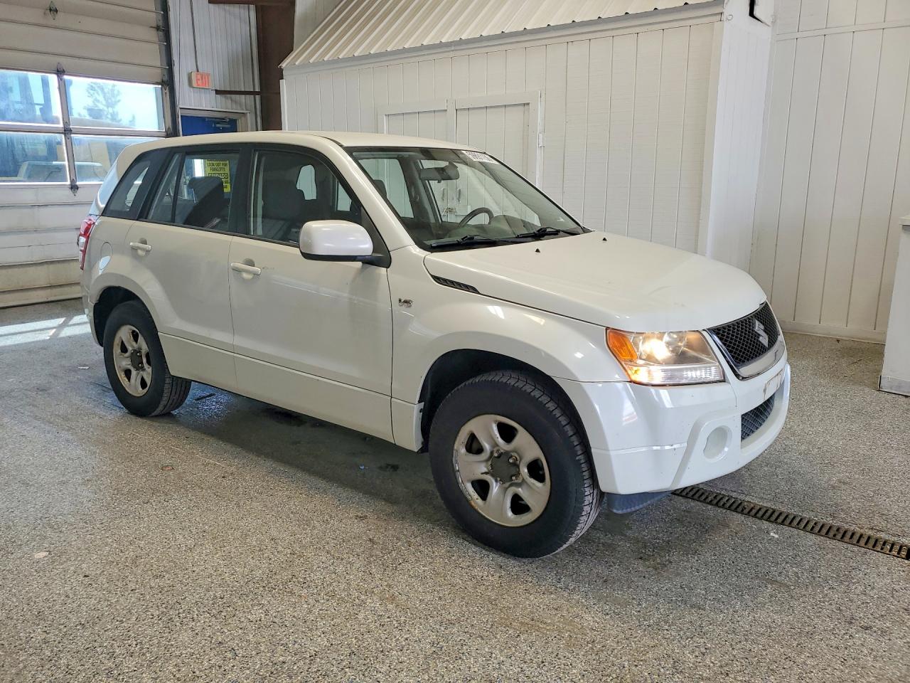 2008 Suzuki Grand Vitara White vin: JS3TD941584102585