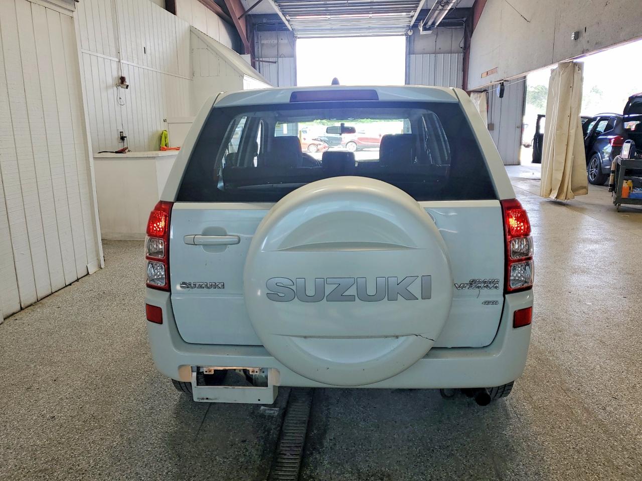 2008 Suzuki Grand Vitara White vin: JS3TD941584102585