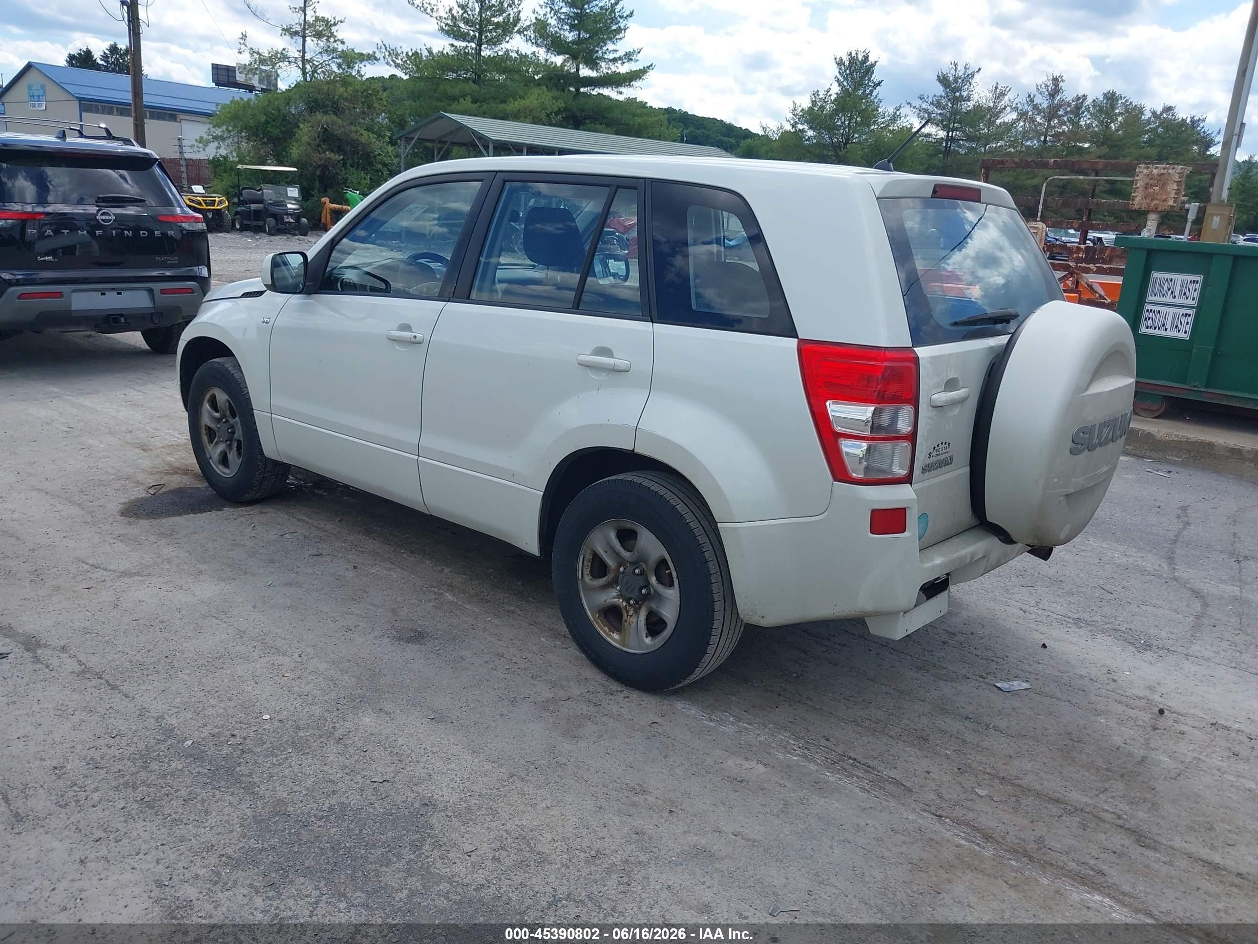2008 Suzuki Grand Vitara Spare   Cargo Covers White vin: JS3TD941784102135