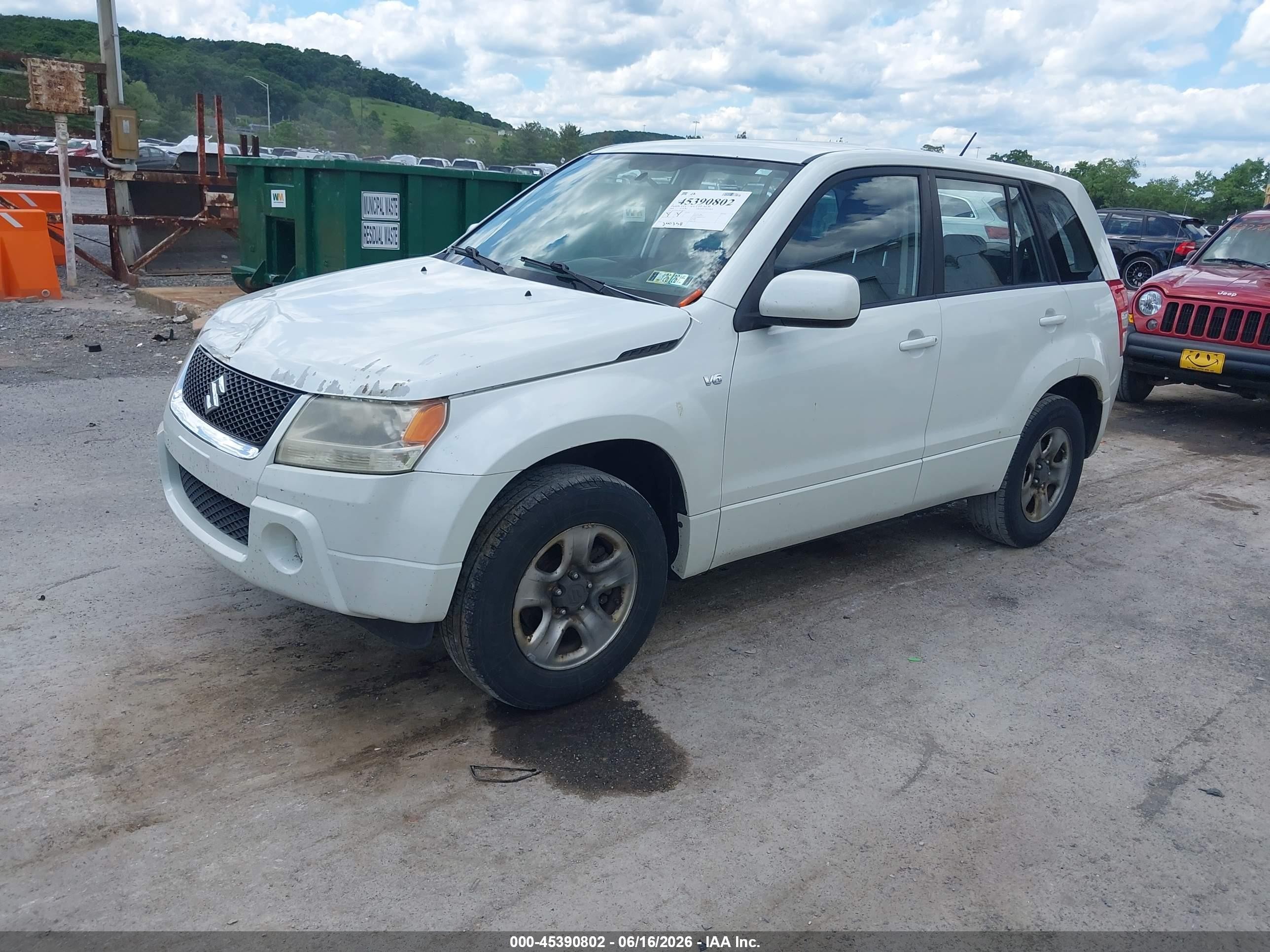 2008 Suzuki Grand Vitara Spare   Cargo Covers White vin: JS3TD941784102135