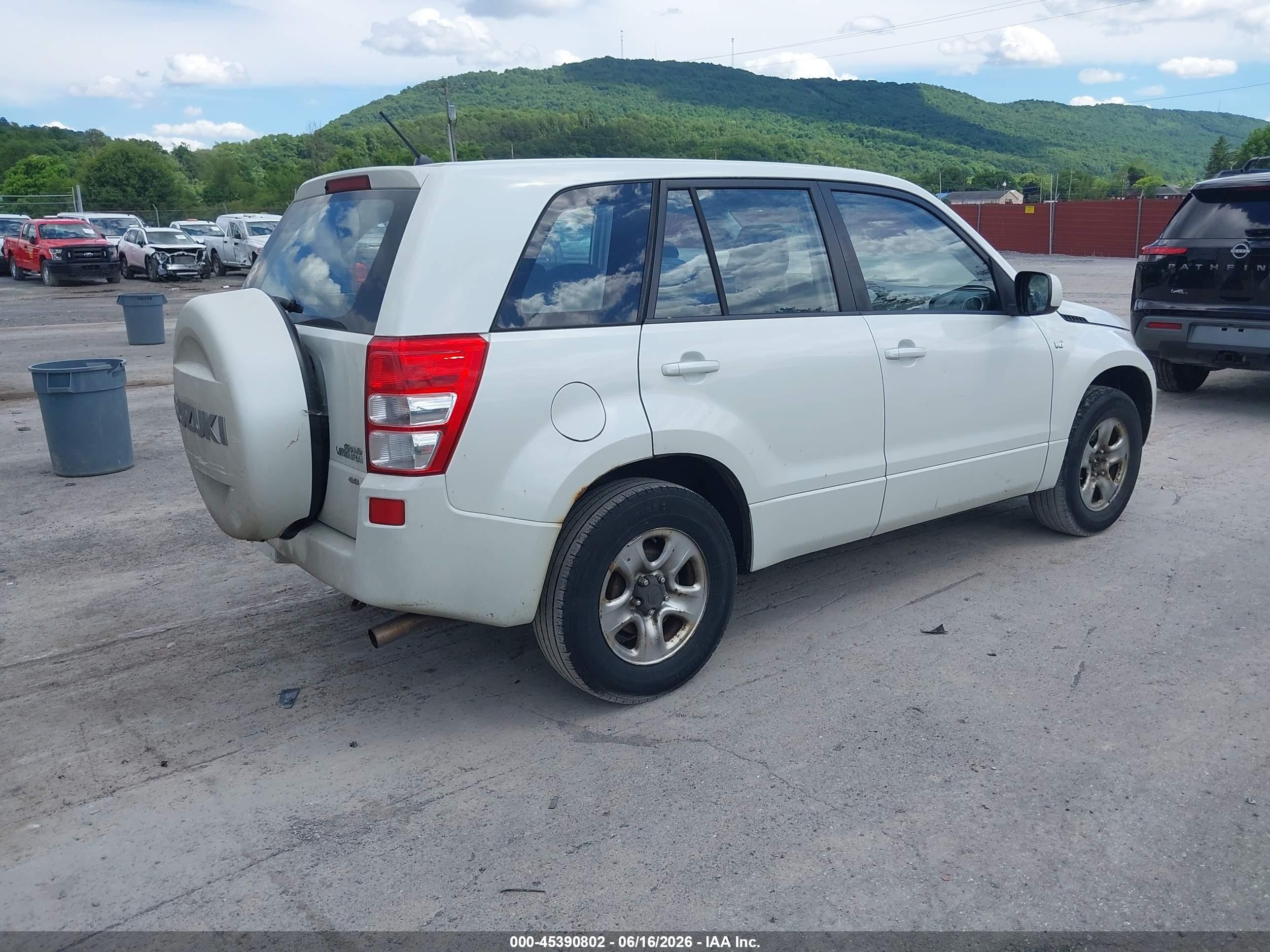 2008 Suzuki Grand Vitara Spare   Cargo Covers White vin: JS3TD941784102135