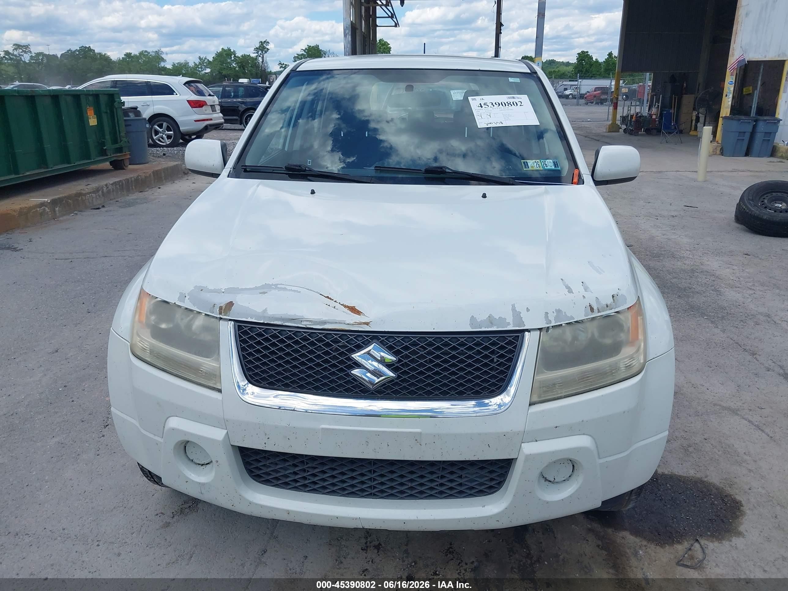 2008 Suzuki Grand Vitara Spare   Cargo Covers White vin: JS3TD941784102135