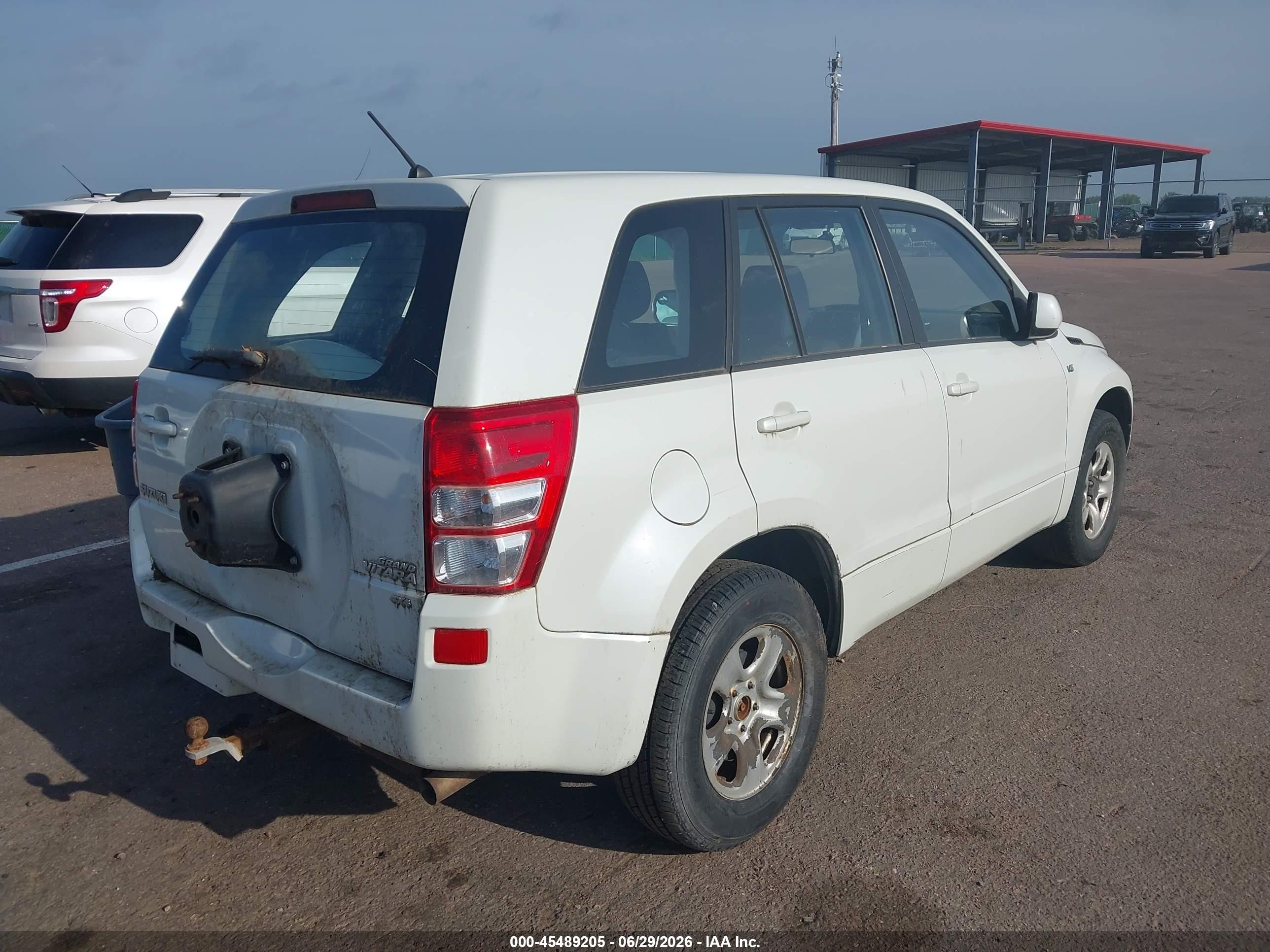 2008 Suzuki Grand Vitara Spare   Cargo Covers White vin: JS3TD941984102282