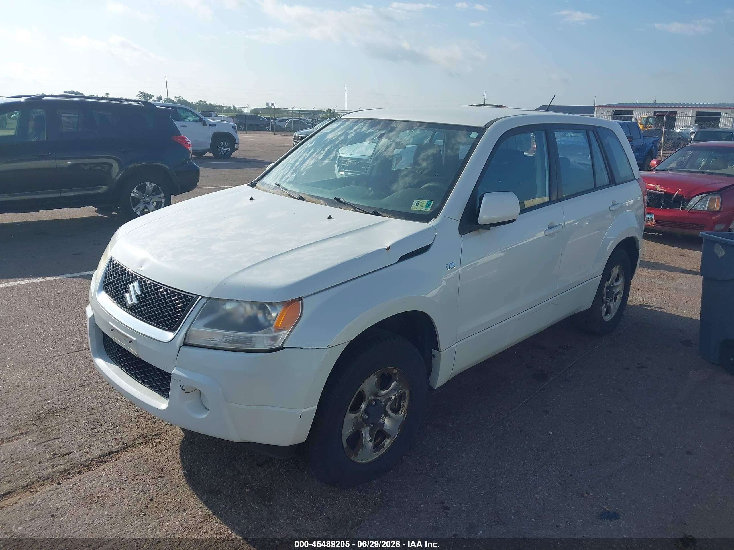 2008 Suzuki Grand Vitara Spare   Cargo Covers White vin: JS3TD941984102282
