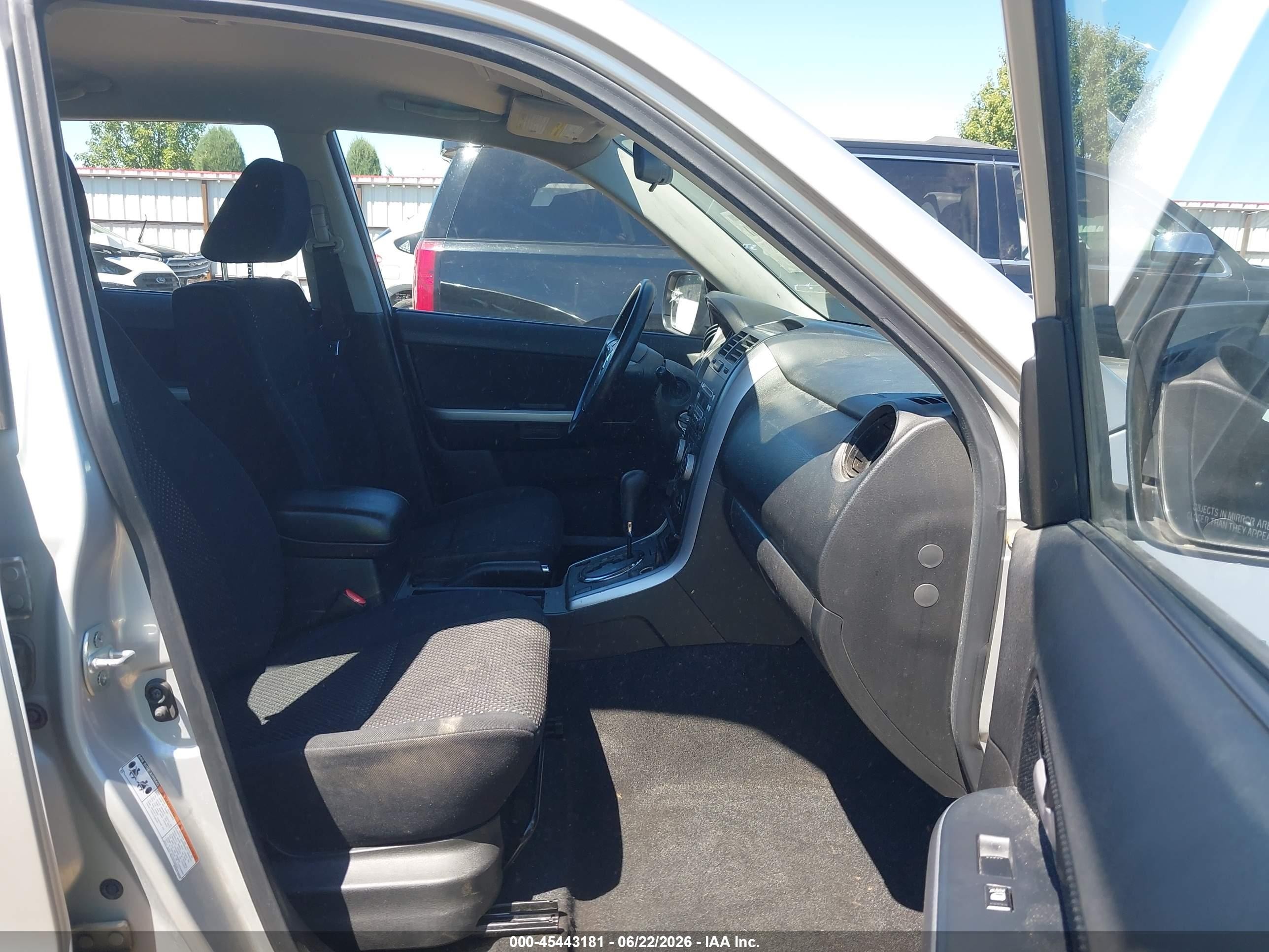 2008 Suzuki Grand Vitara Spare   Cargo Covers Silver vin: JS3TD941X84102775