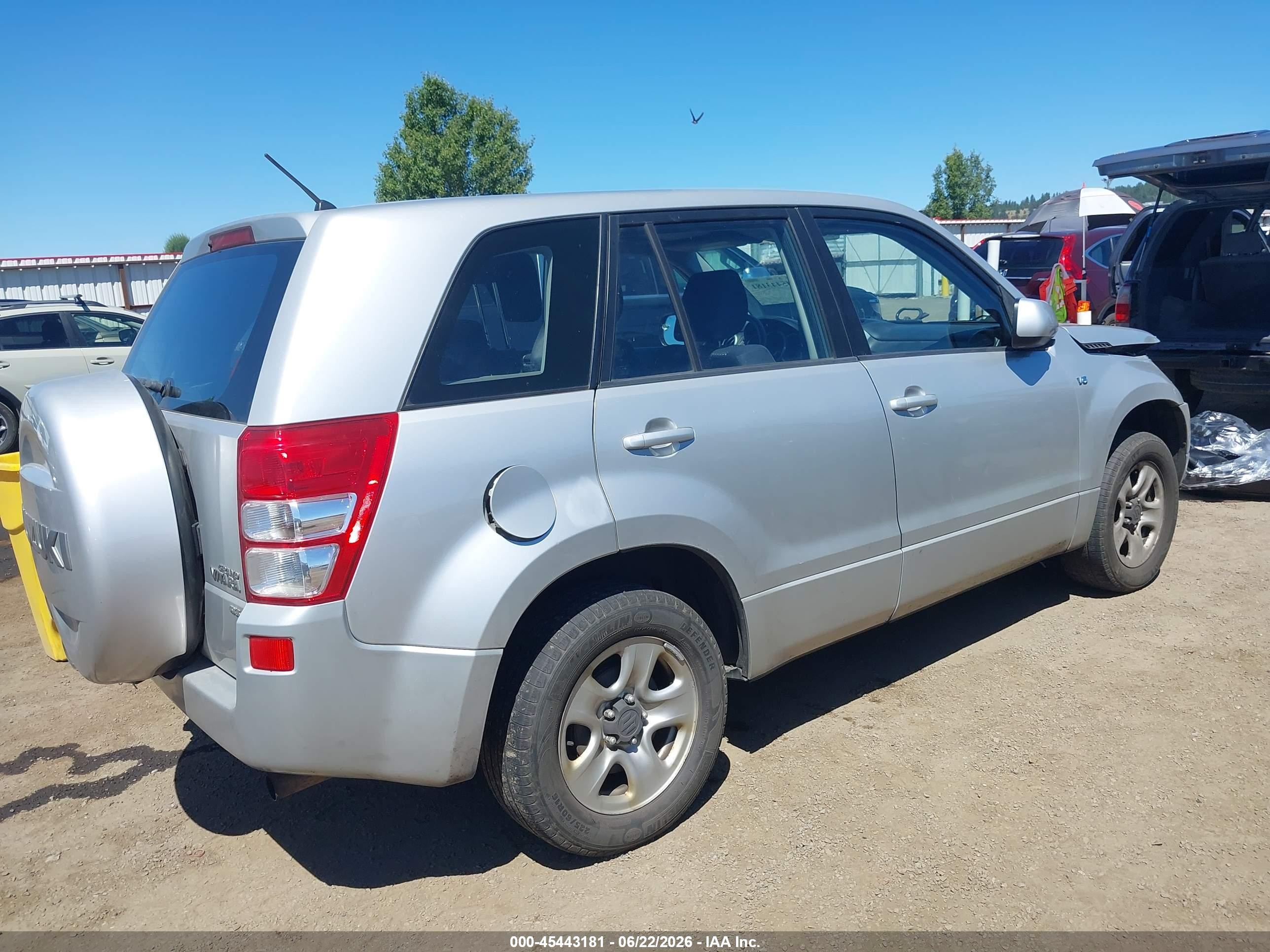 2008 Suzuki Grand Vitara Spare   Cargo Covers Silver vin: JS3TD941X84102775