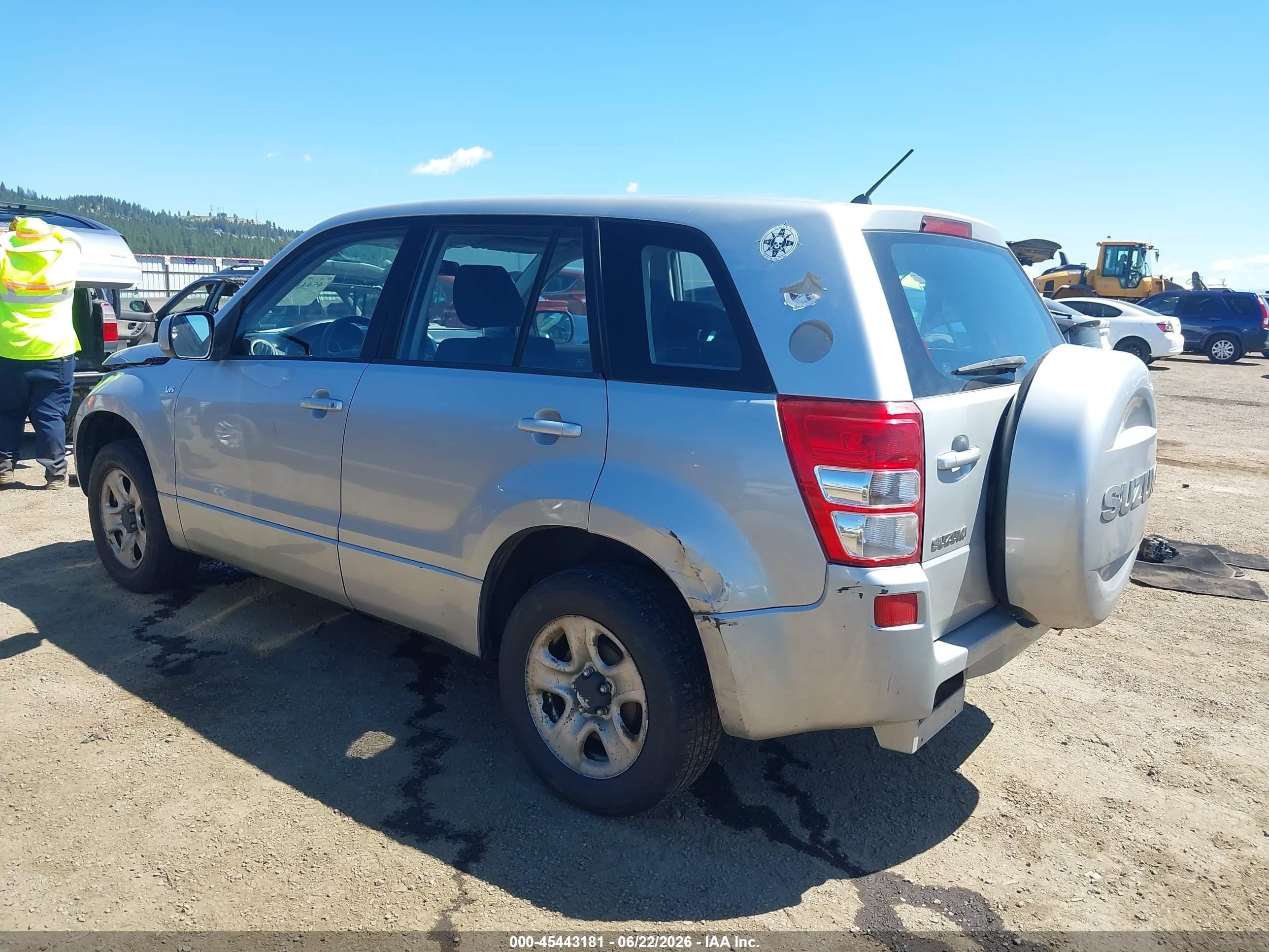 2008 Suzuki Grand Vitara Spare   Cargo Covers Silver vin: JS3TD941X84102775