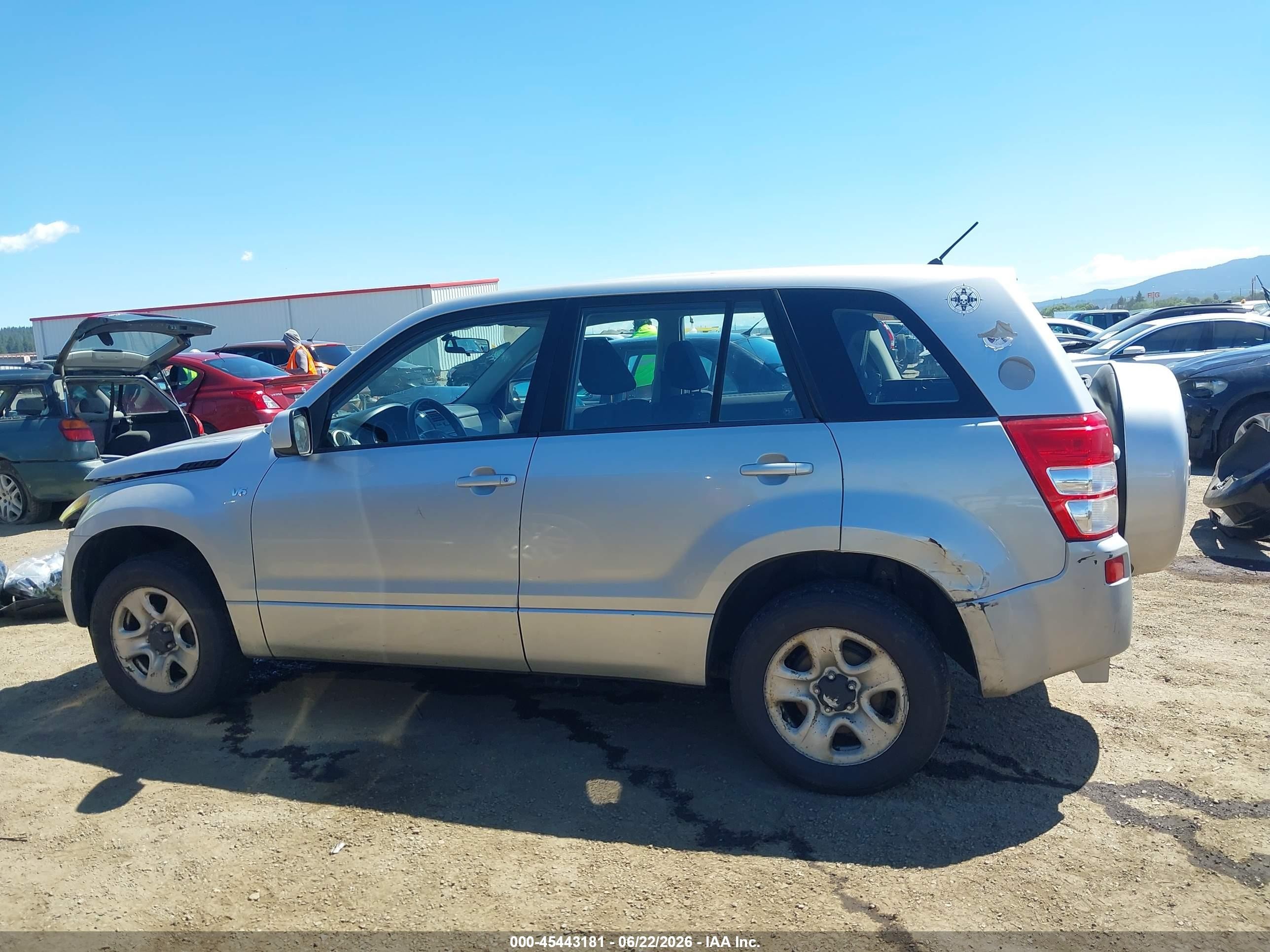 2008 Suzuki Grand Vitara Spare   Cargo Covers Silver vin: JS3TD941X84102775