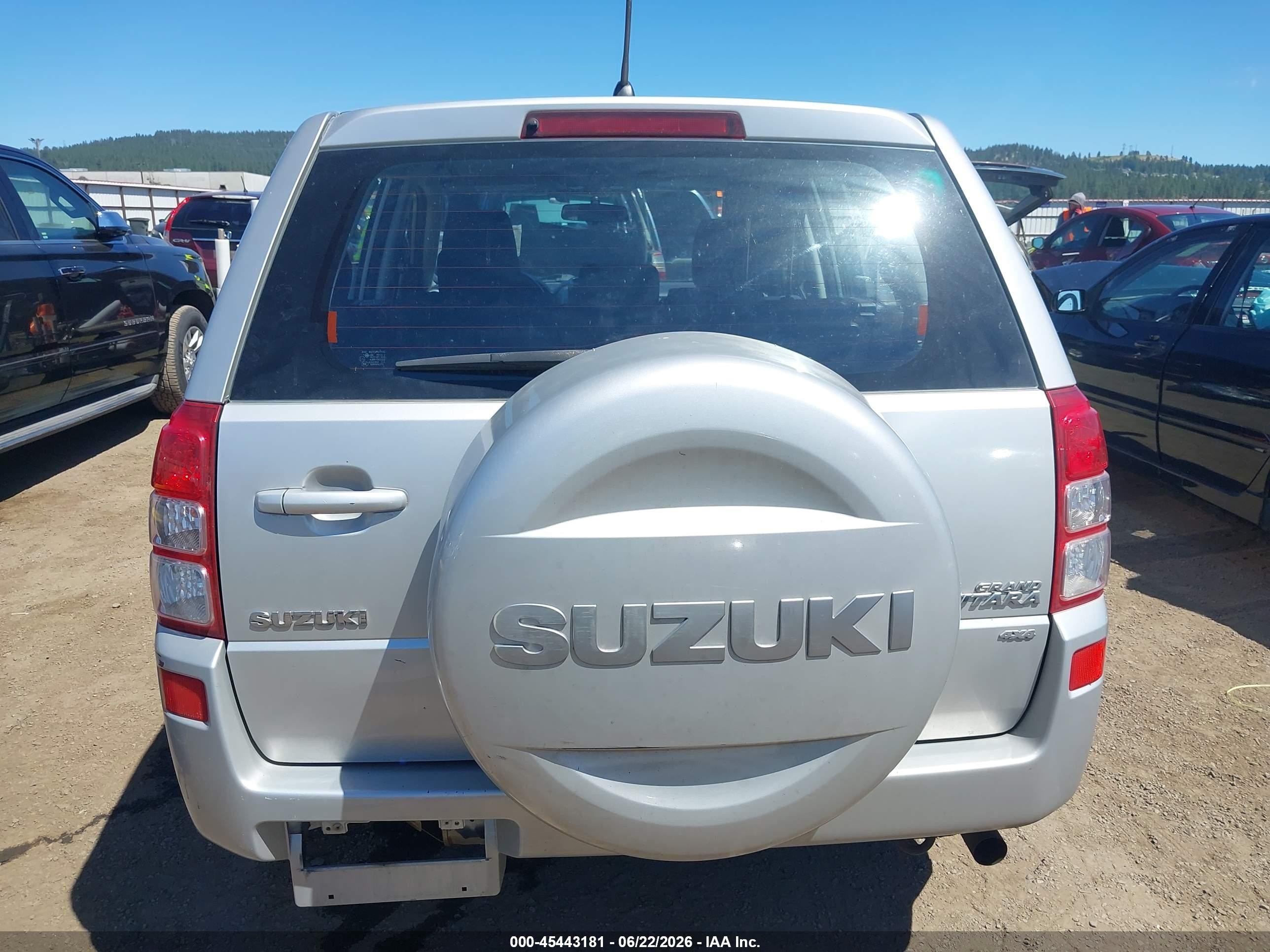 2008 Suzuki Grand Vitara Spare   Cargo Covers Silver vin: JS3TD941X84102775